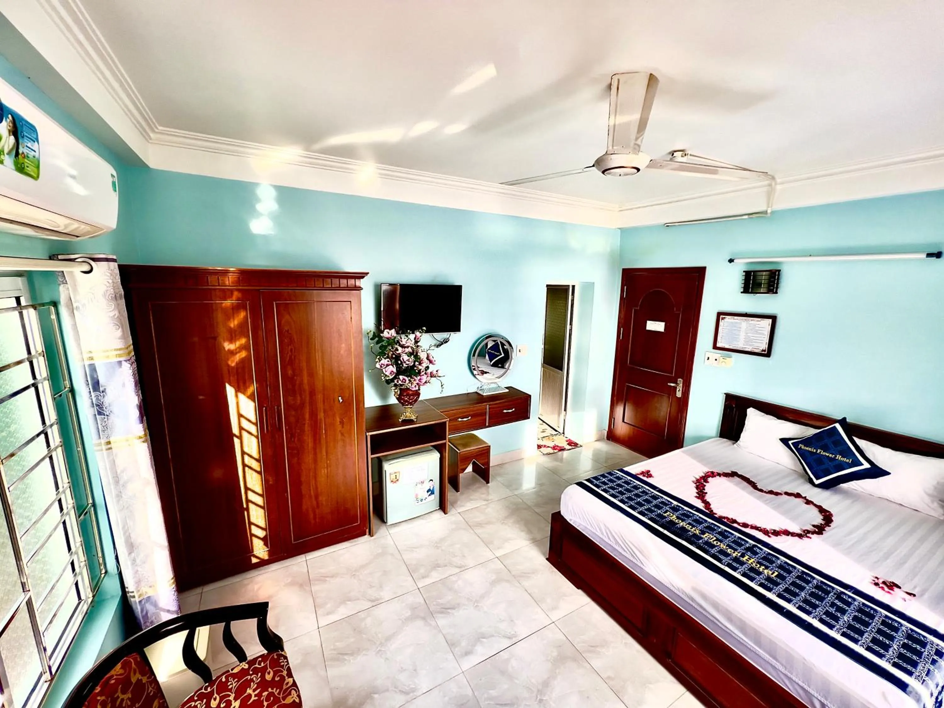 Bed in Phoenix Flower Hotel