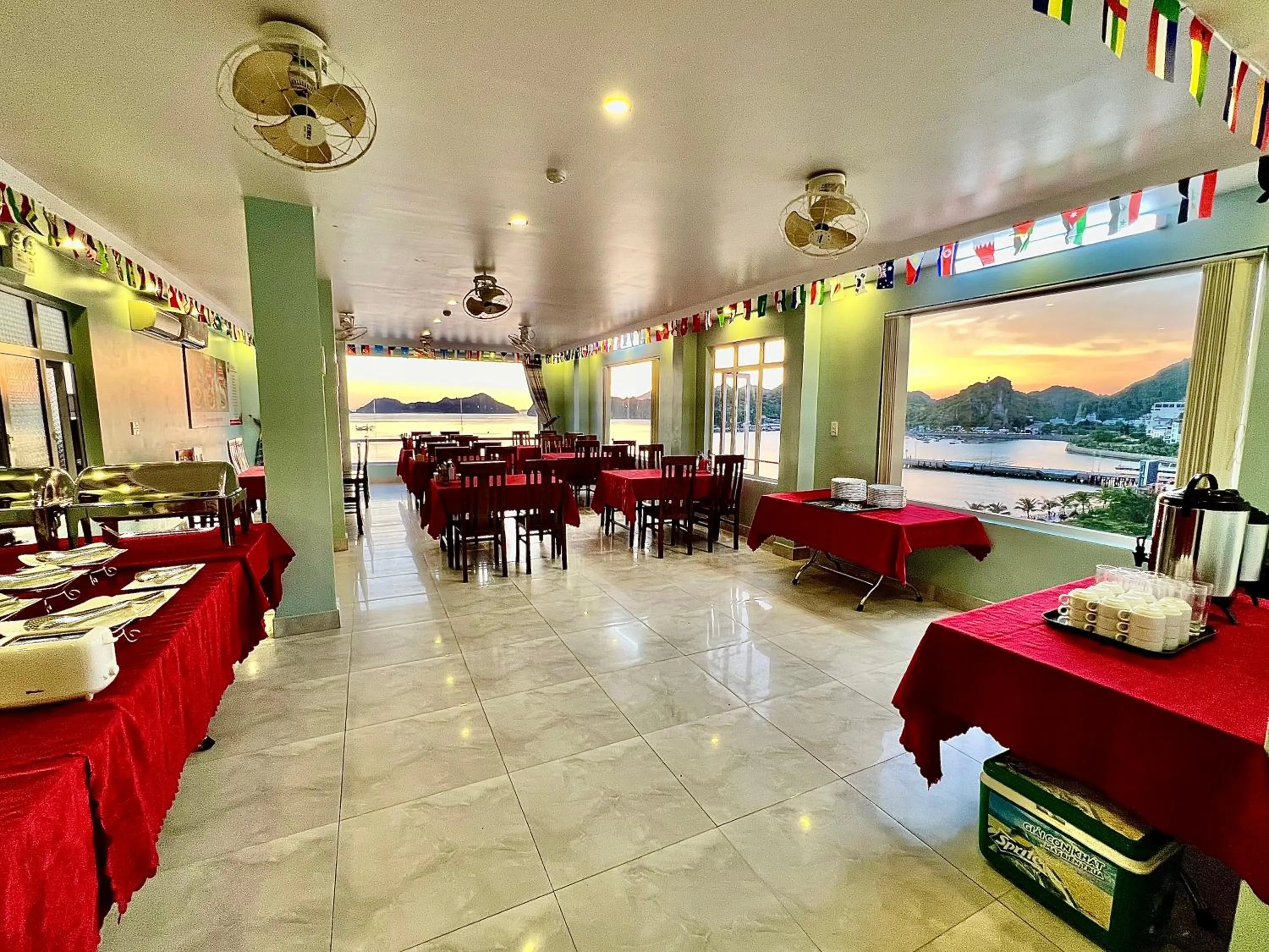 Restaurant/places to eat in Phoenix Flower Hotel