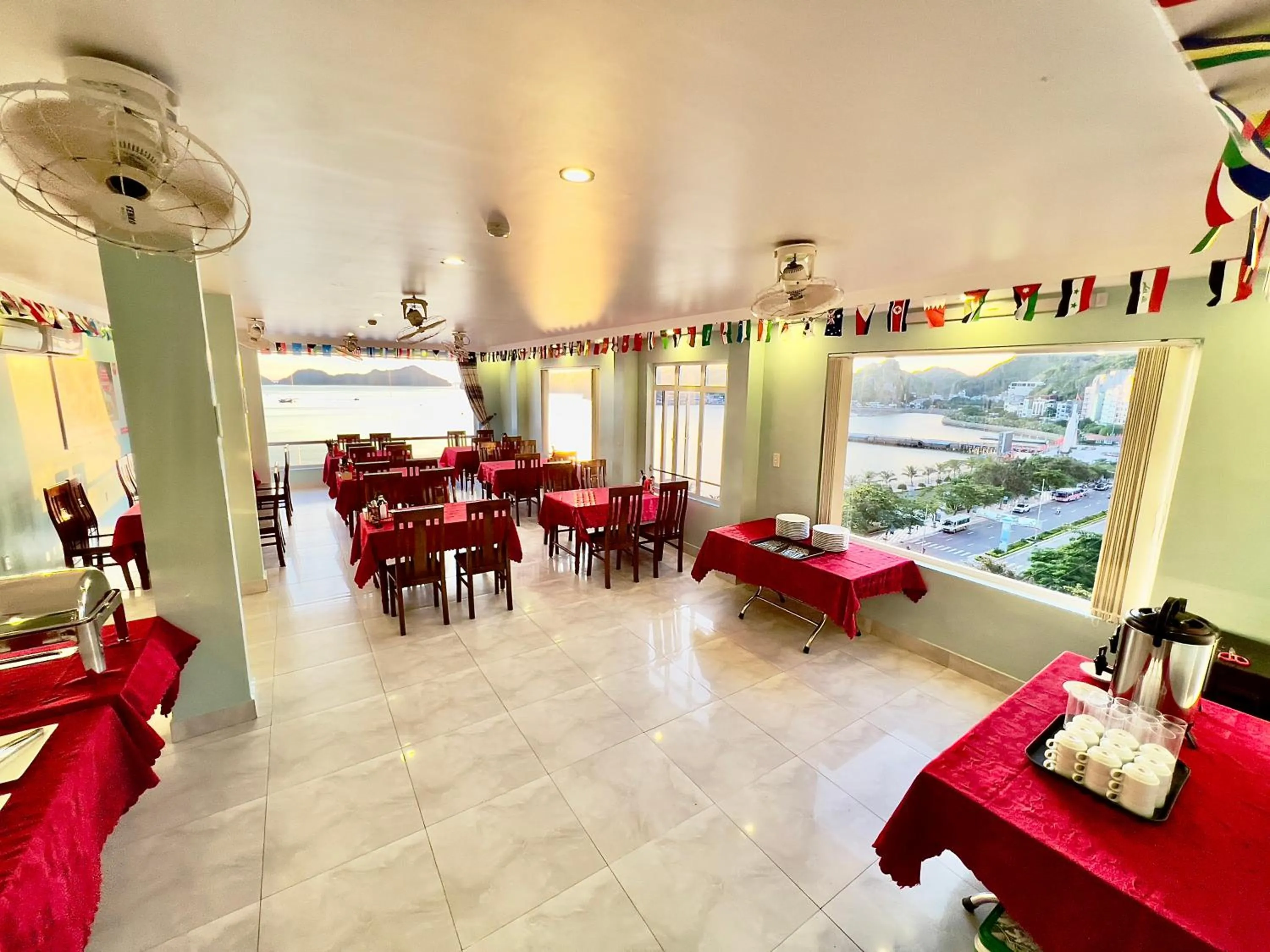 Restaurant/places to eat in Phoenix Flower Hotel