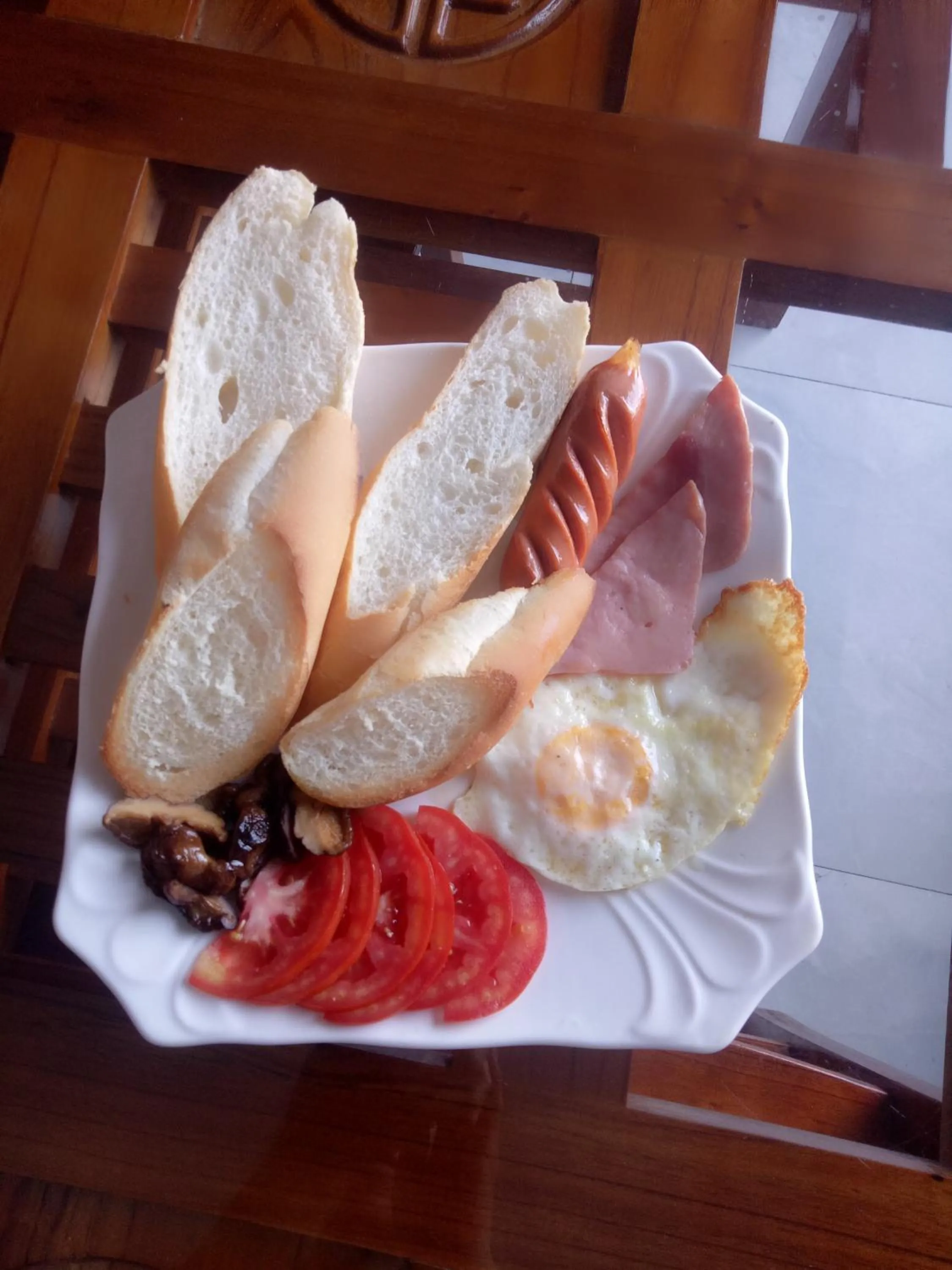 Food and drinks in Phoenix Flower Hotel