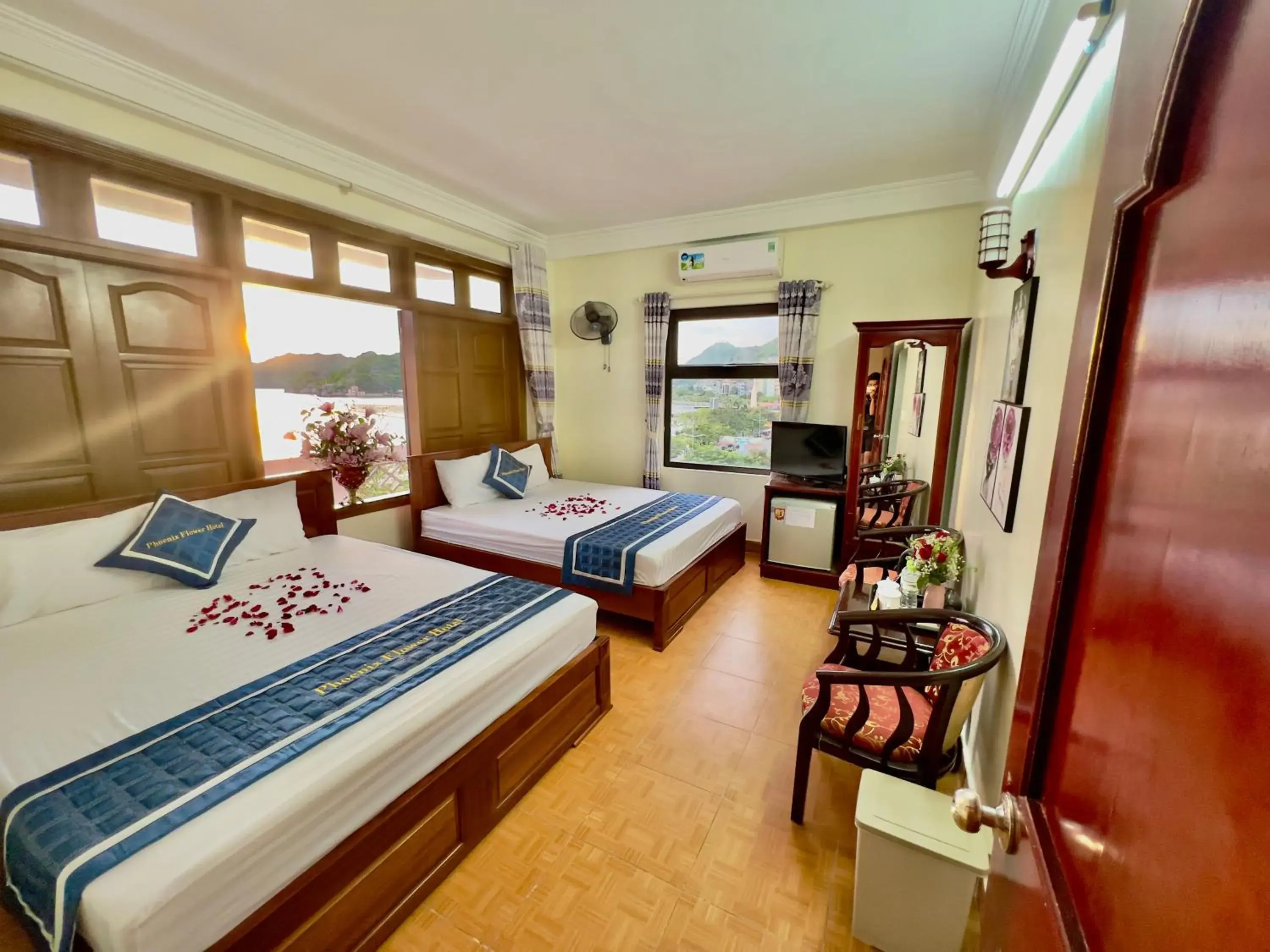 Family Room with Sea View in Phoenix Flower Hotel Family Room with Sea View in Phoenix Flower Hotel