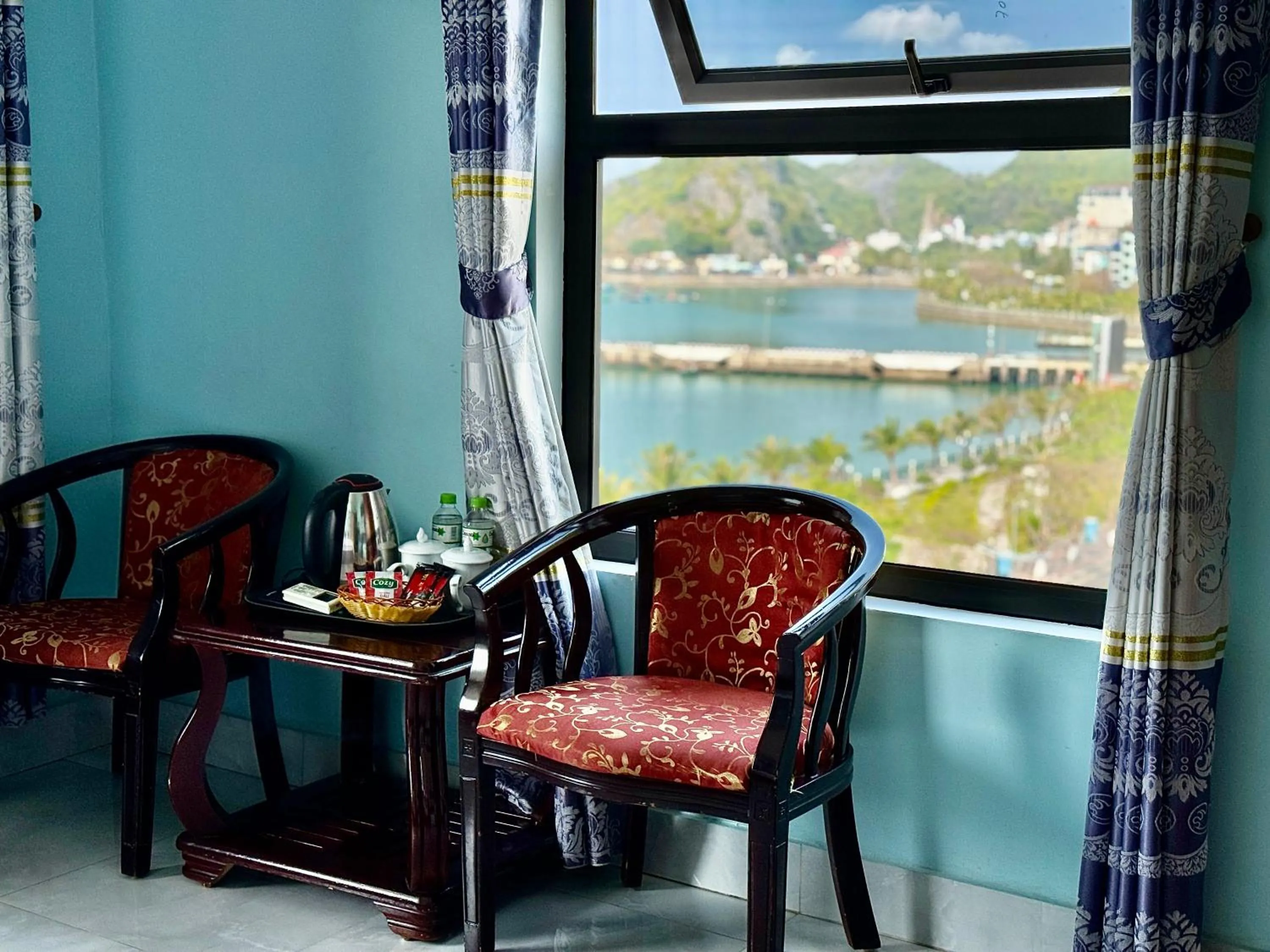 Seating area in Phoenix Flower Hotel