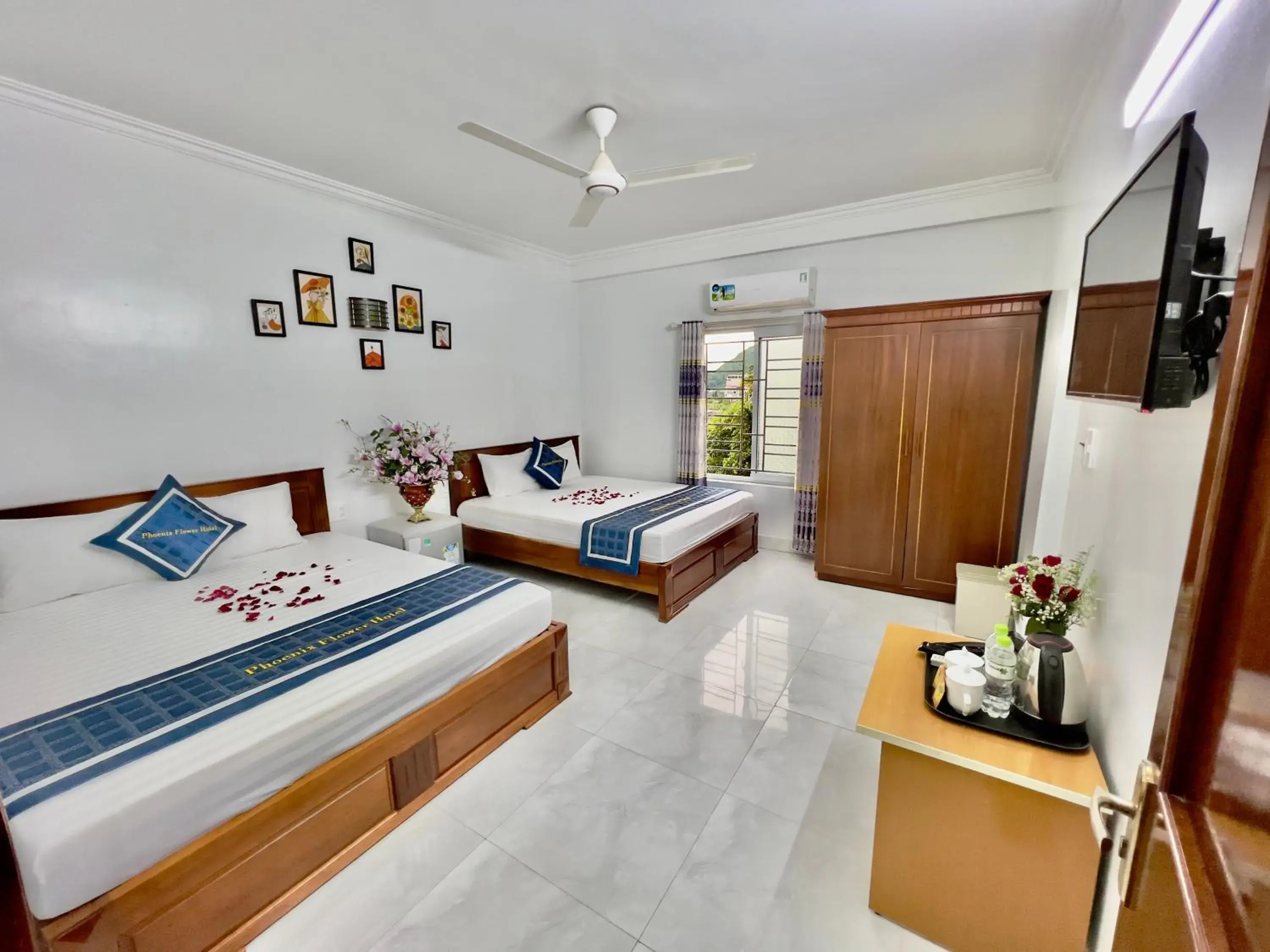 Double or Twin Room with Side Sea View in Phoenix Flower Hotel Double or Twin Room with Side Sea View in Phoenix Flower Hotel