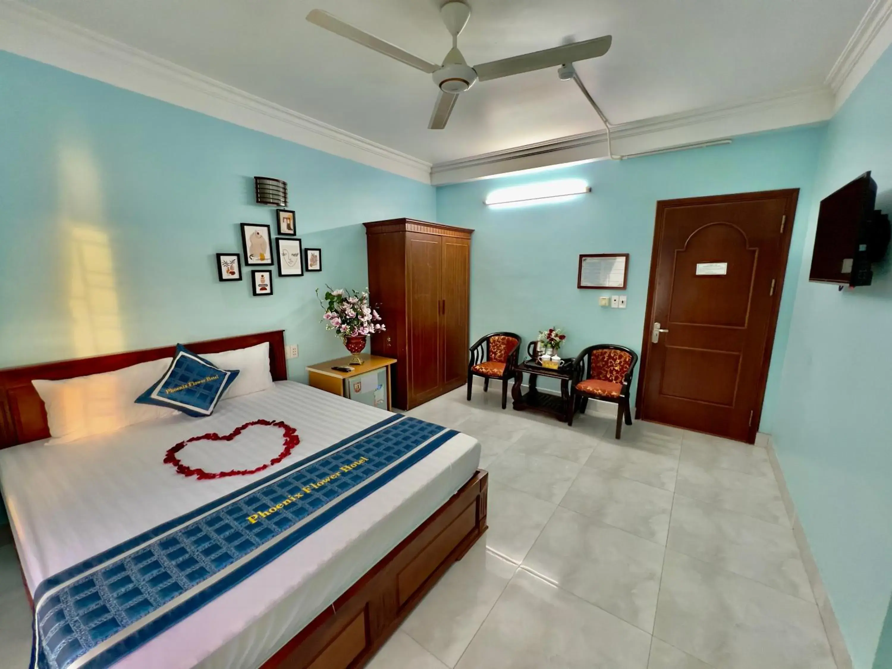 Deluxe Double Room with Side Sea View in Phoenix Flower Hotel Deluxe Double Room with Side Sea View in Phoenix Flower Hotel