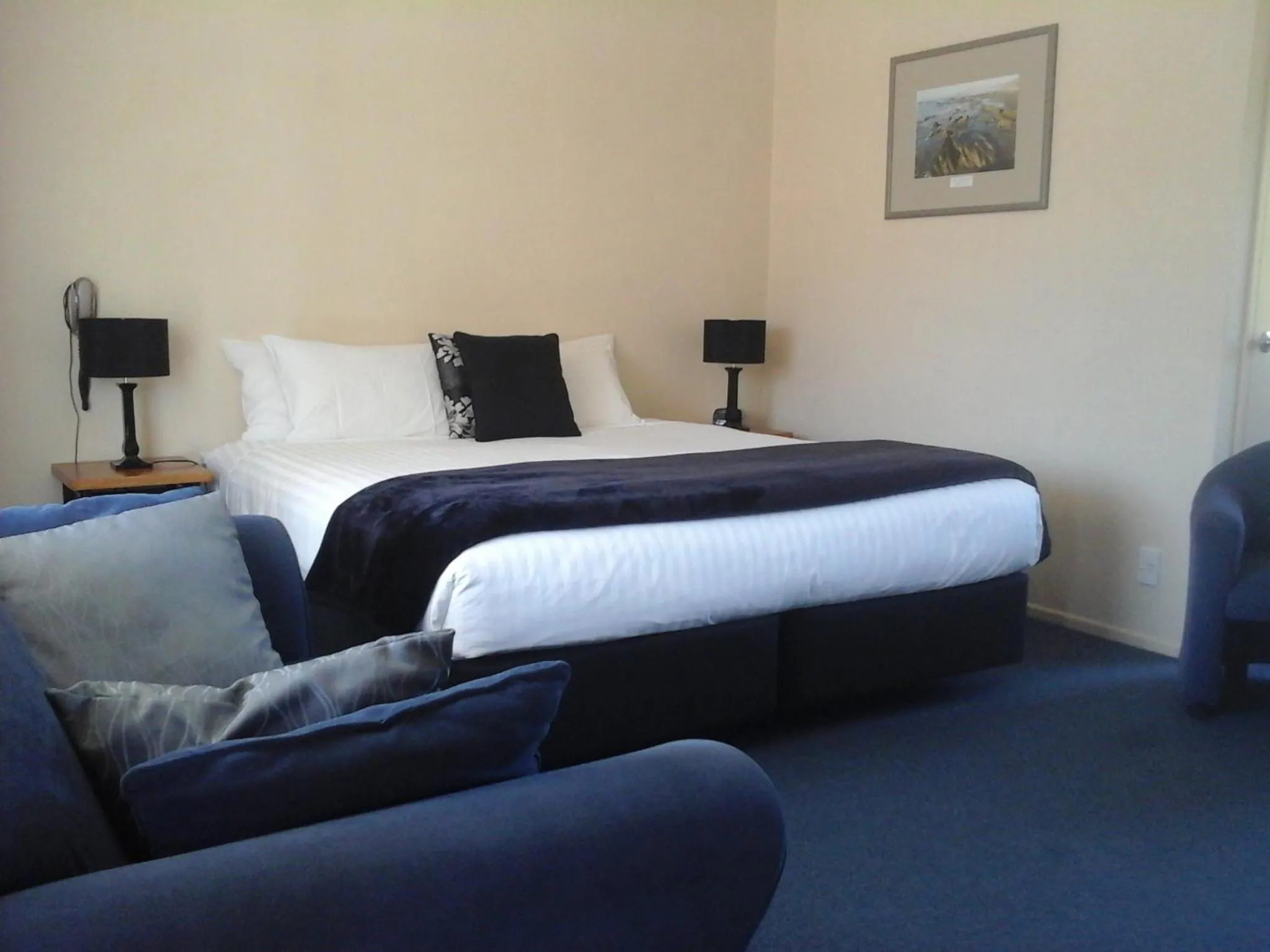 Bed in South Park Motel