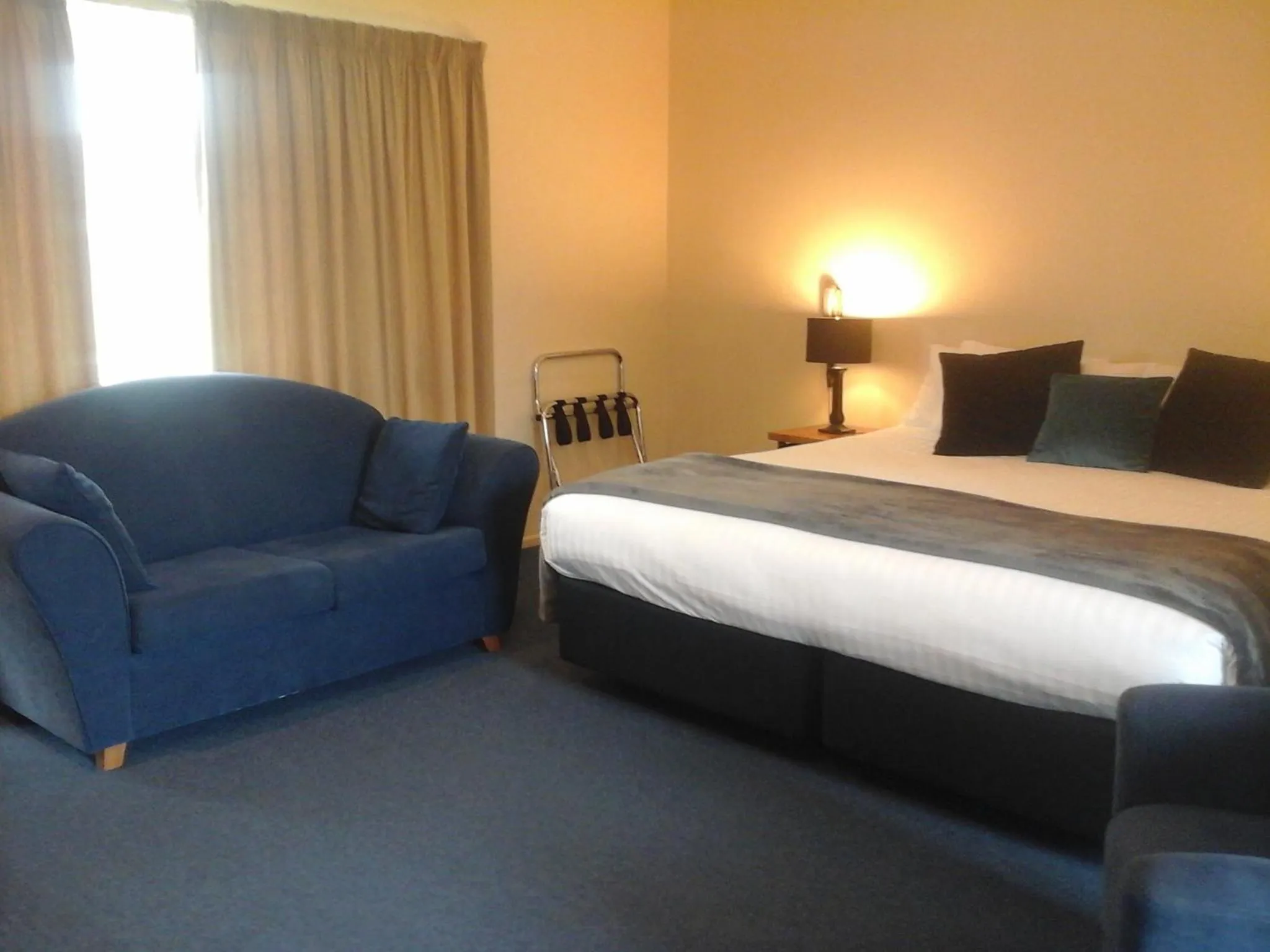 Bedroom, Bed in South Park Motel