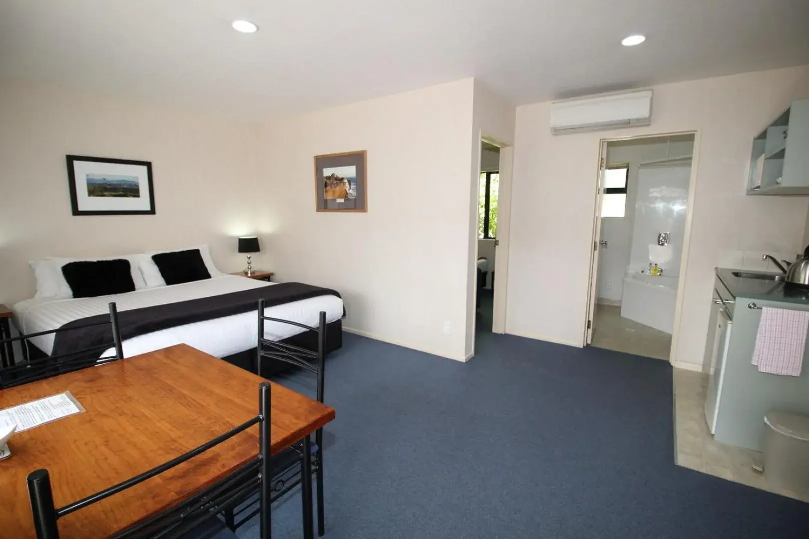 One-Bedroom Apartment in South Park Motel One-Bedroom Apartment in South Park Motel