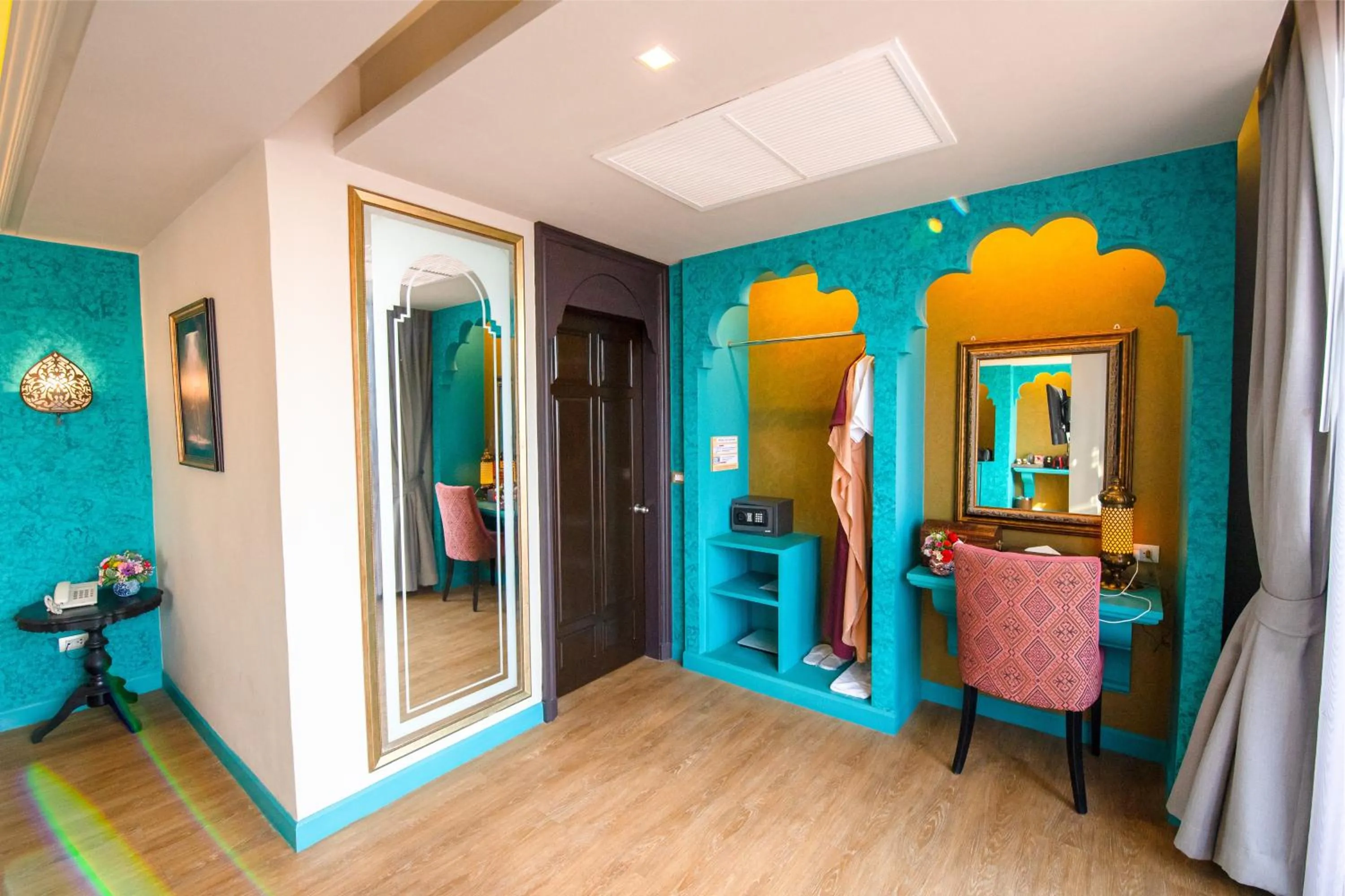 Bedroom, Bed in Amman Unique Hotel