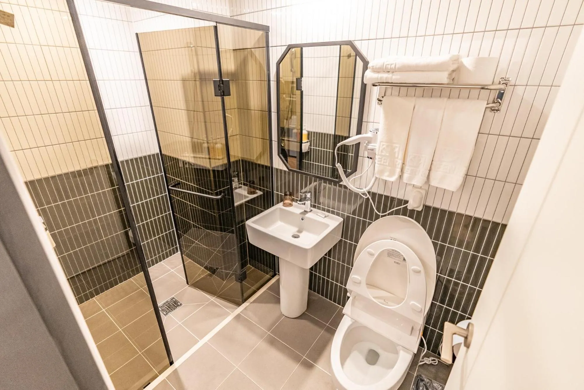 Shower in Eco Green Resort