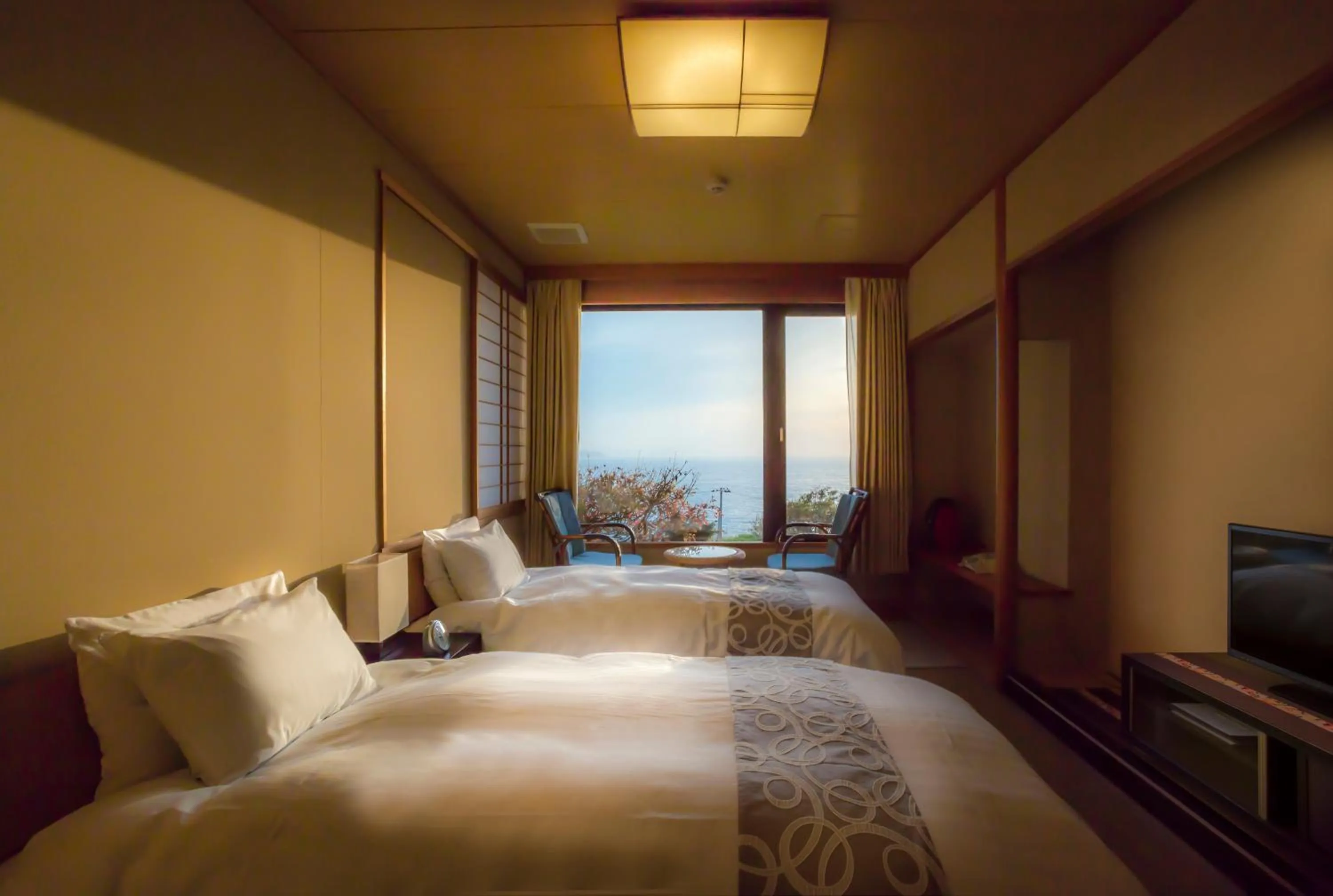 Photo of the whole room, Bed in Jukaitei