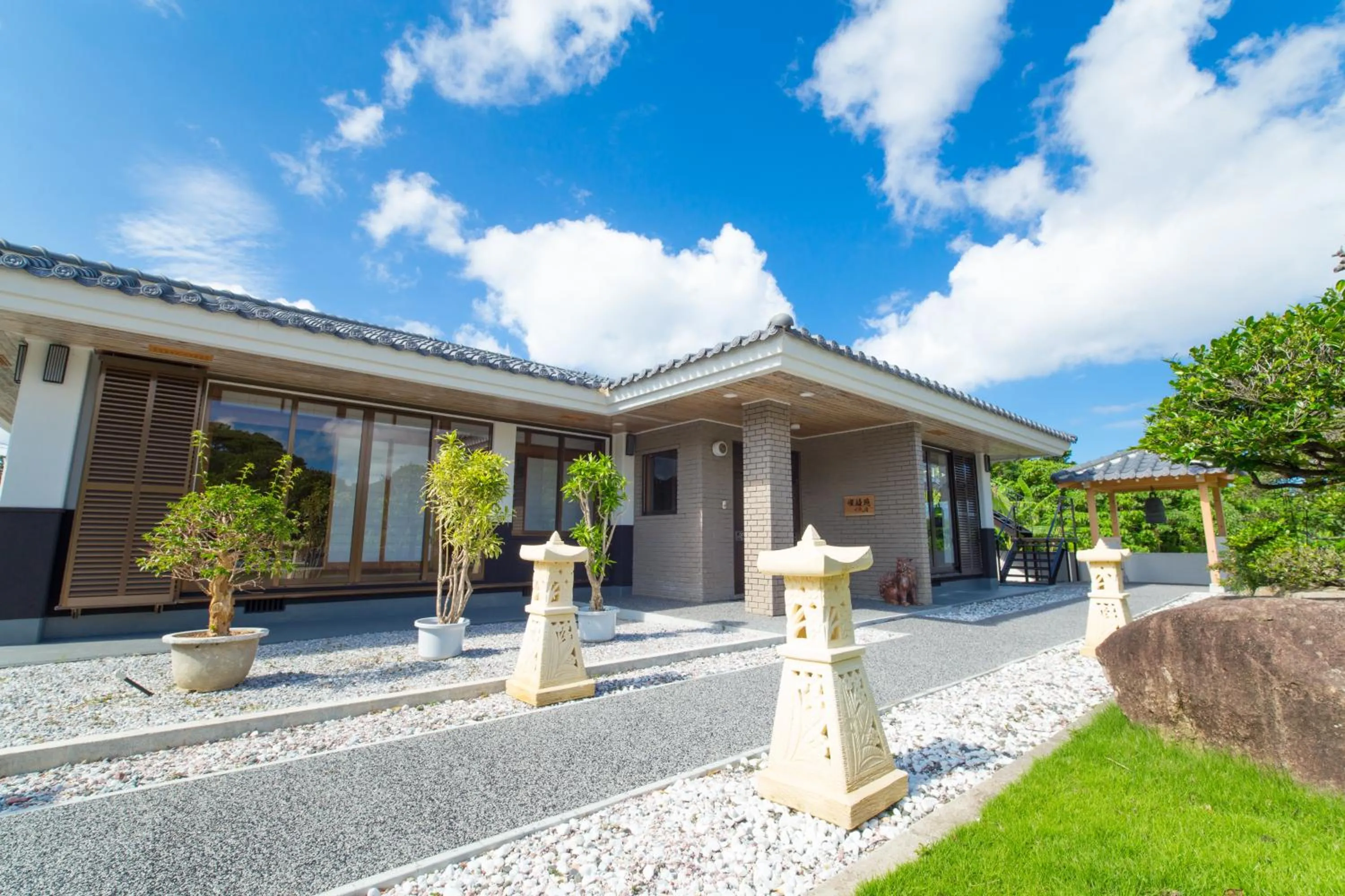 Garden in Sanshoen Kabira