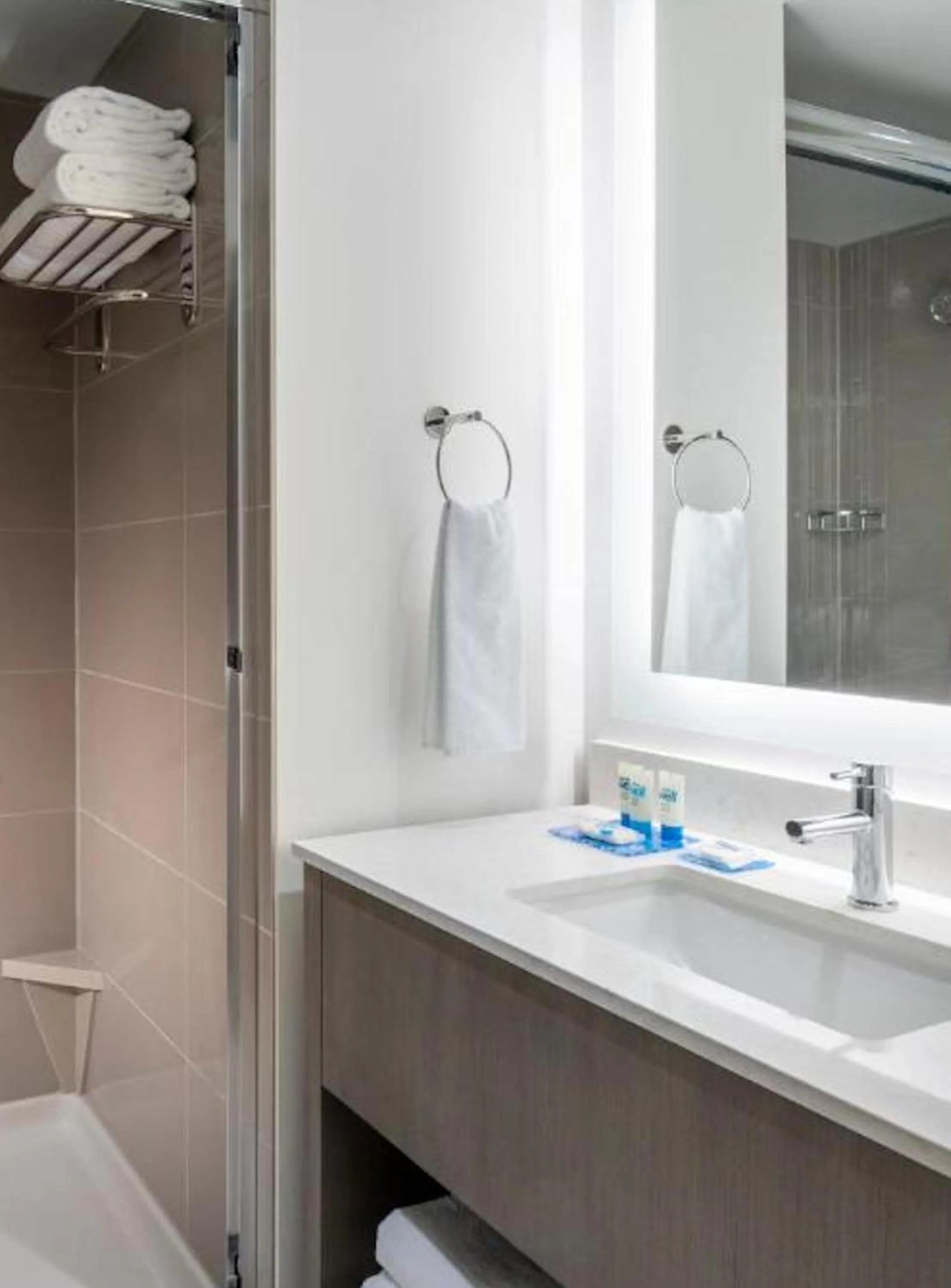 Bathroom in Hyatt House East Moline/Quad Cities