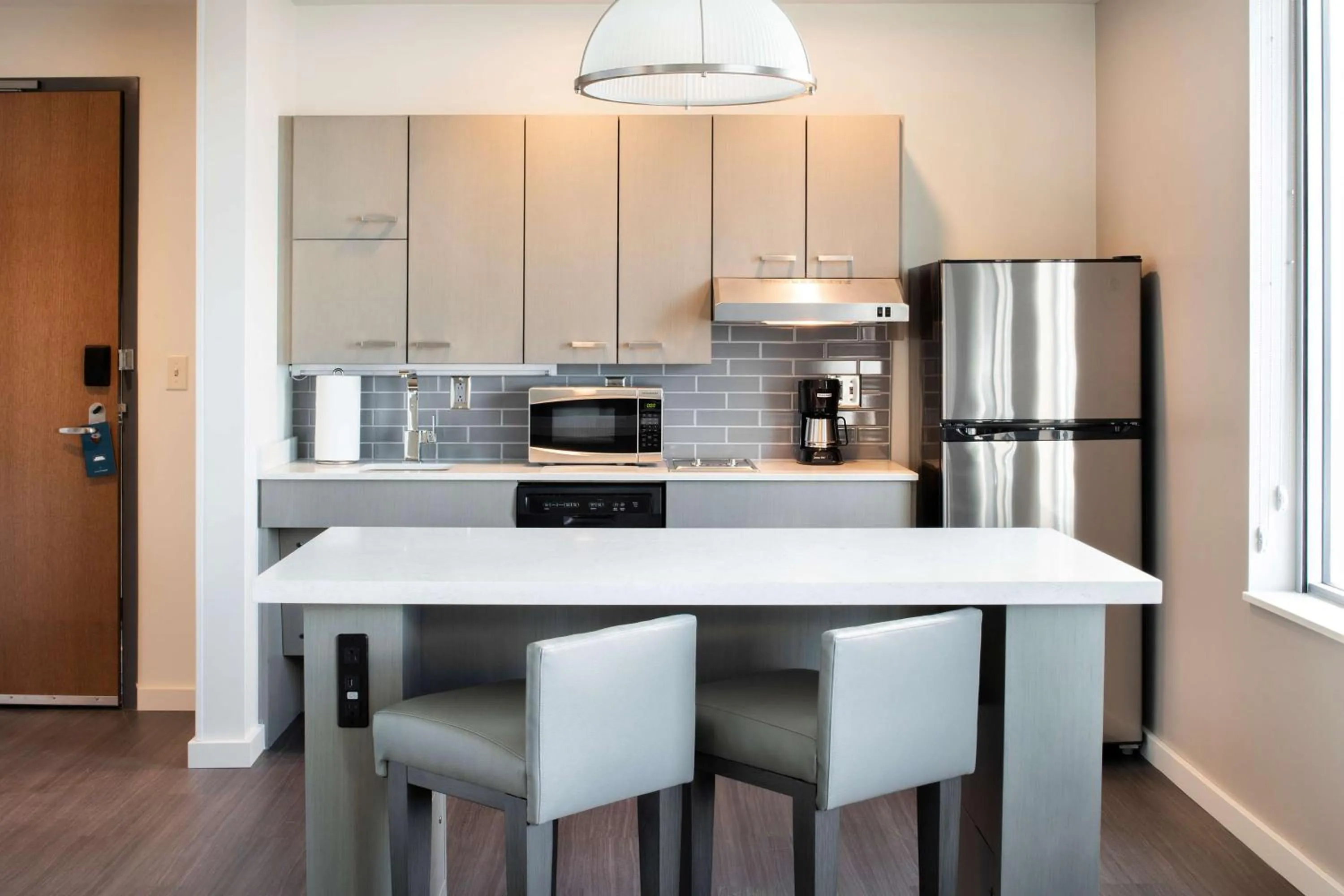 Kitchen or kitchenette in Hyatt House East Moline/Quad Cities