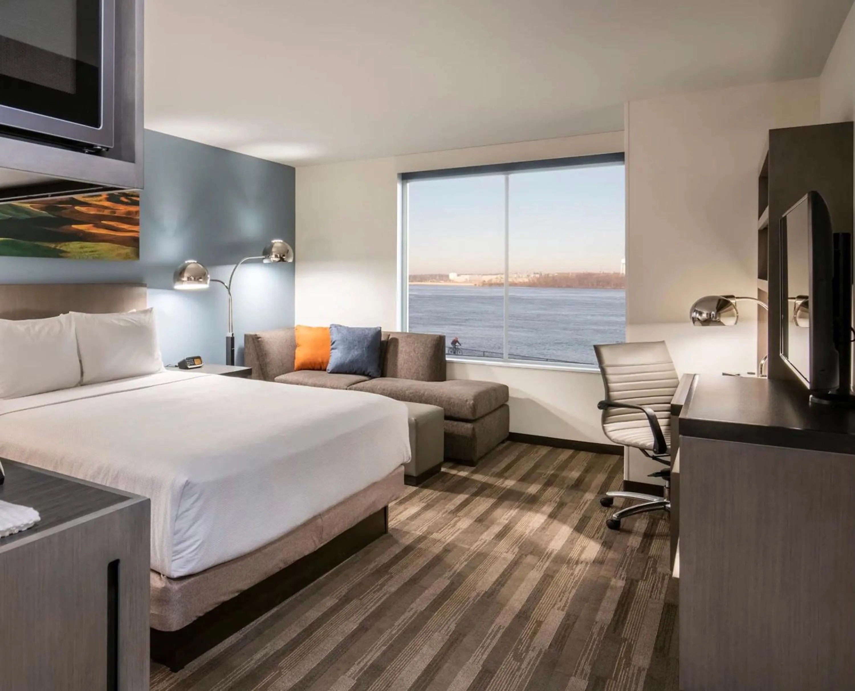 Bedroom, Bed in Hyatt House East Moline/Quad Cities