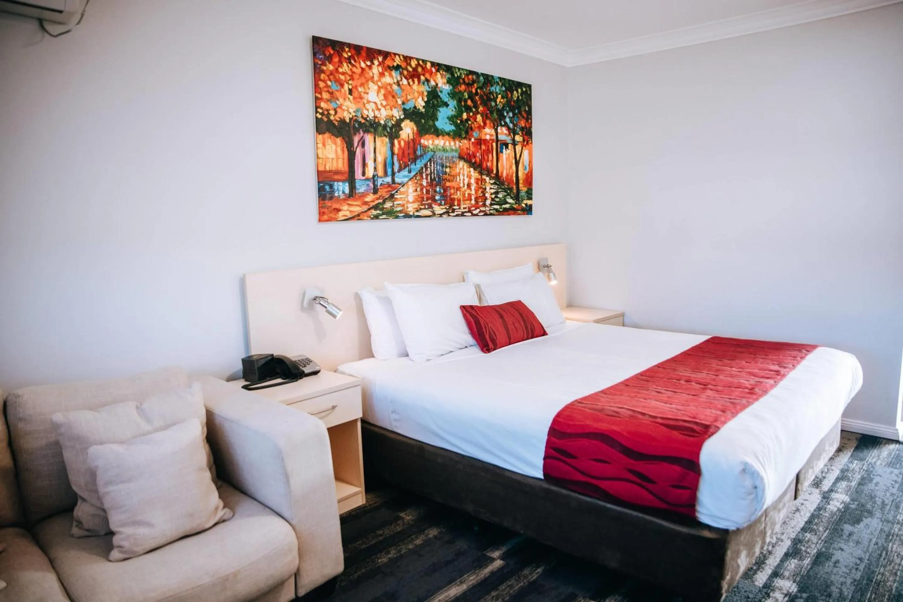Bedroom, Bed in Comfort Inn Moree