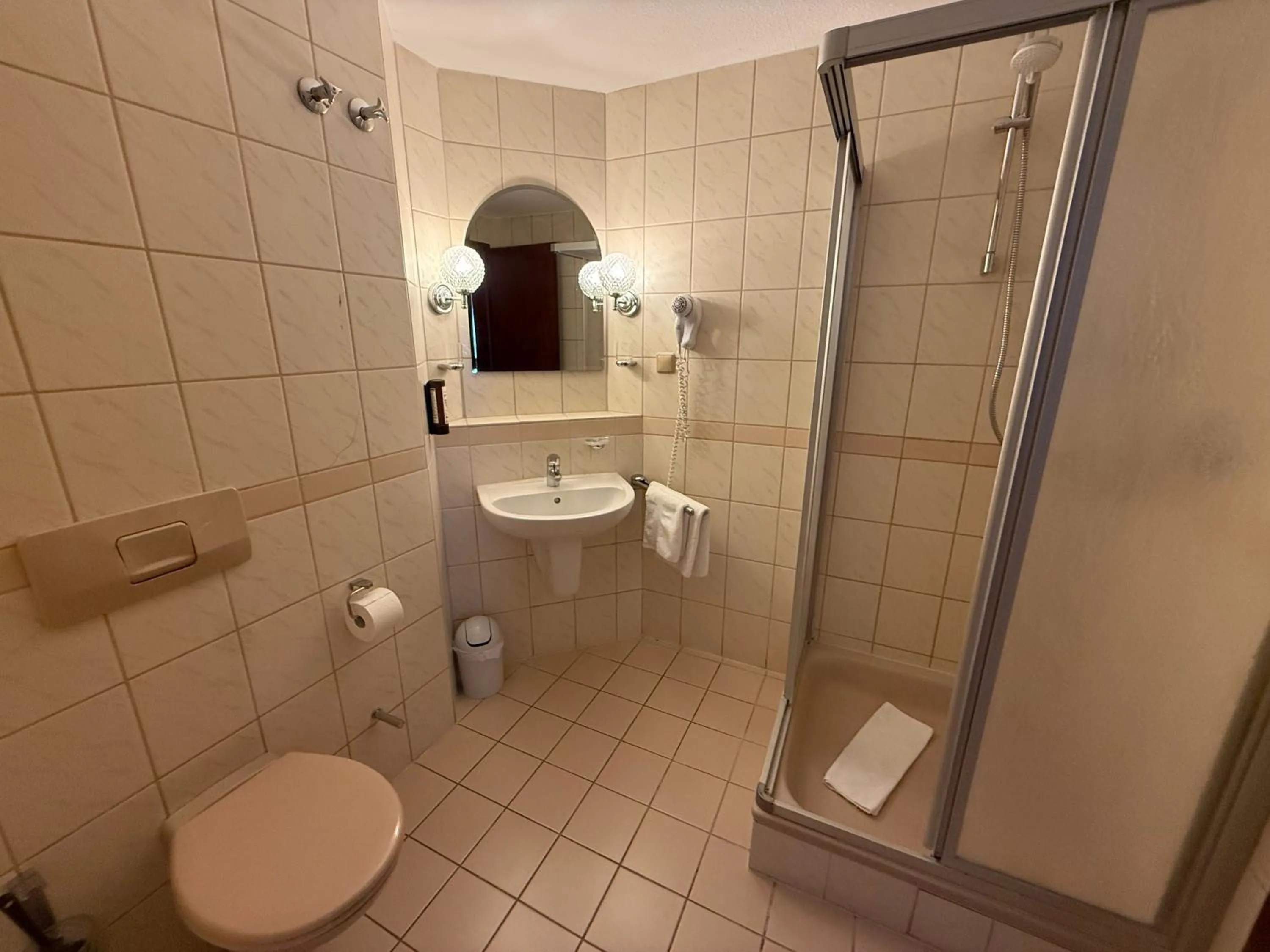 Bathroom in Hotel Post Viernheim