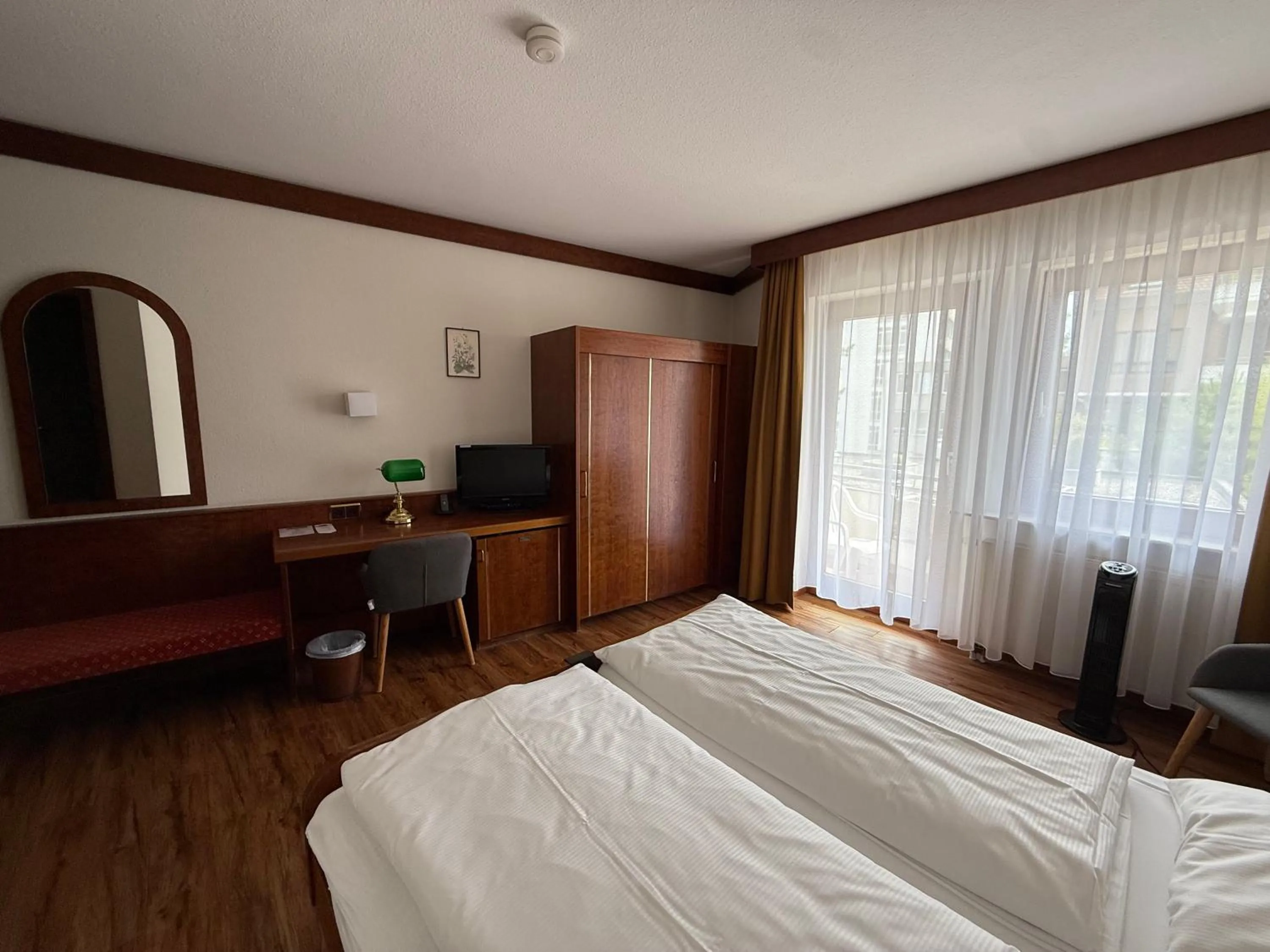 Photo of the whole room, Bed in Hotel Post Viernheim