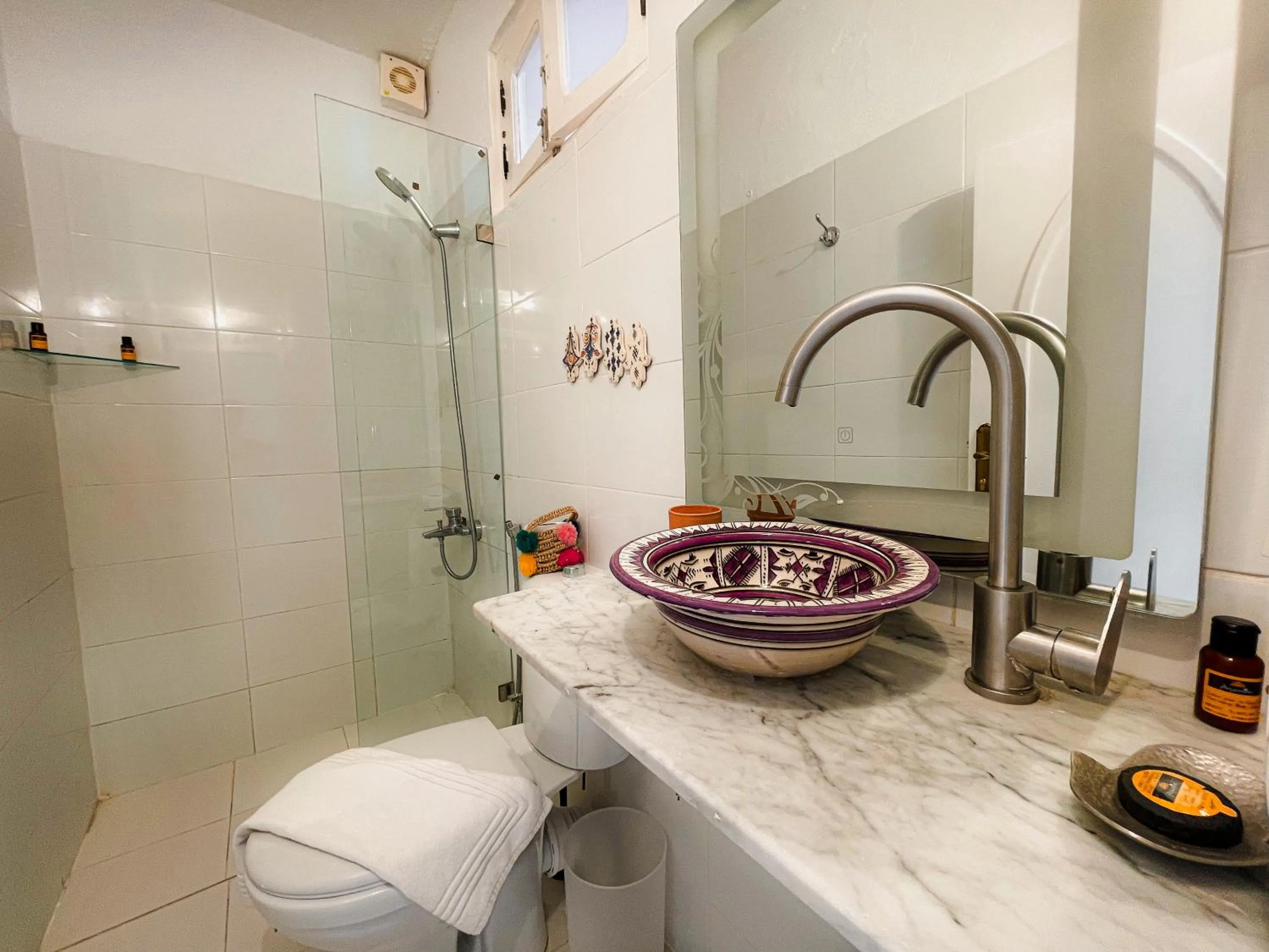 Shower in Hotel Princesse Ilham