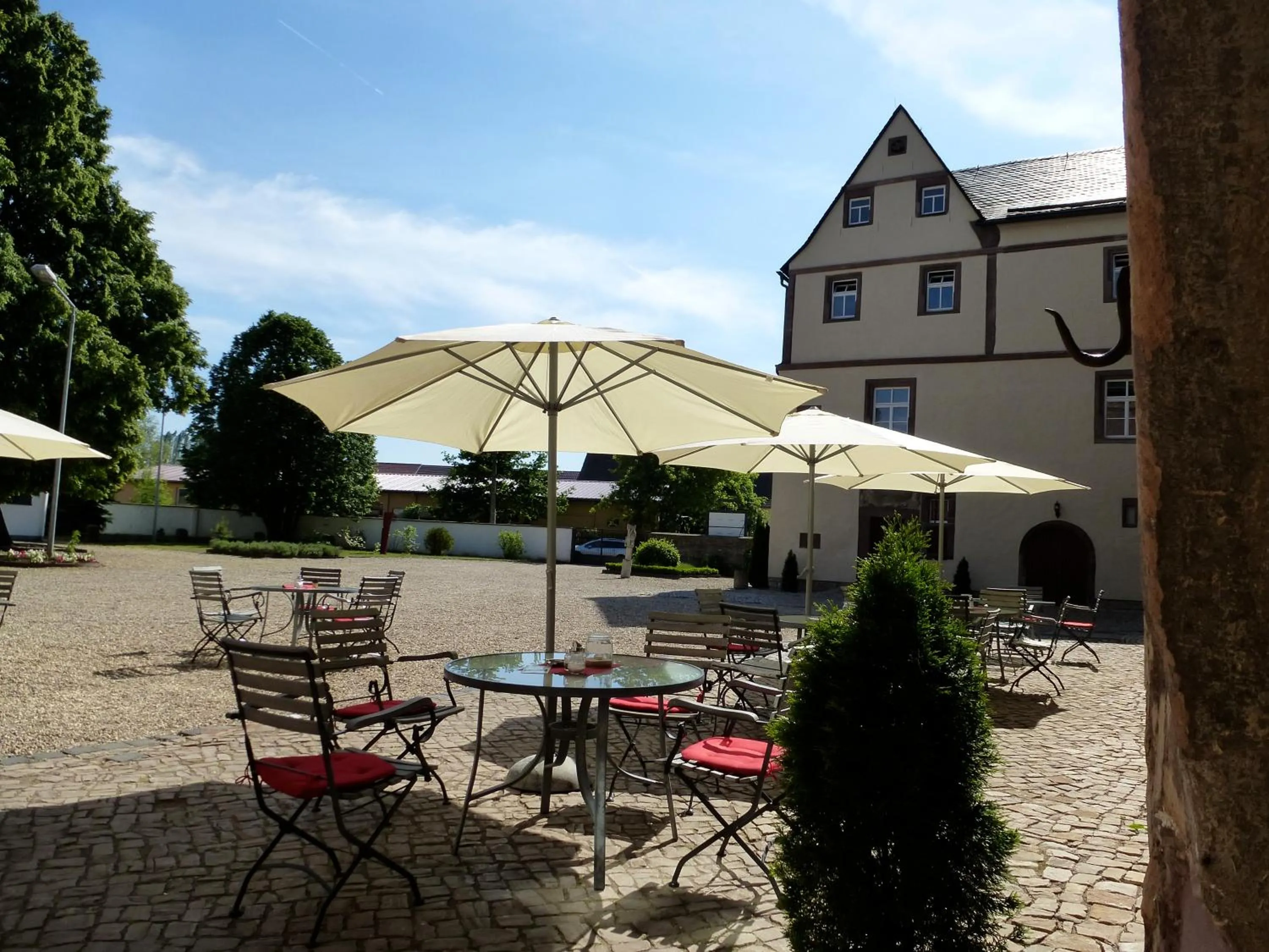 Restaurant/places to eat in Schloss Hotel Wallhausen