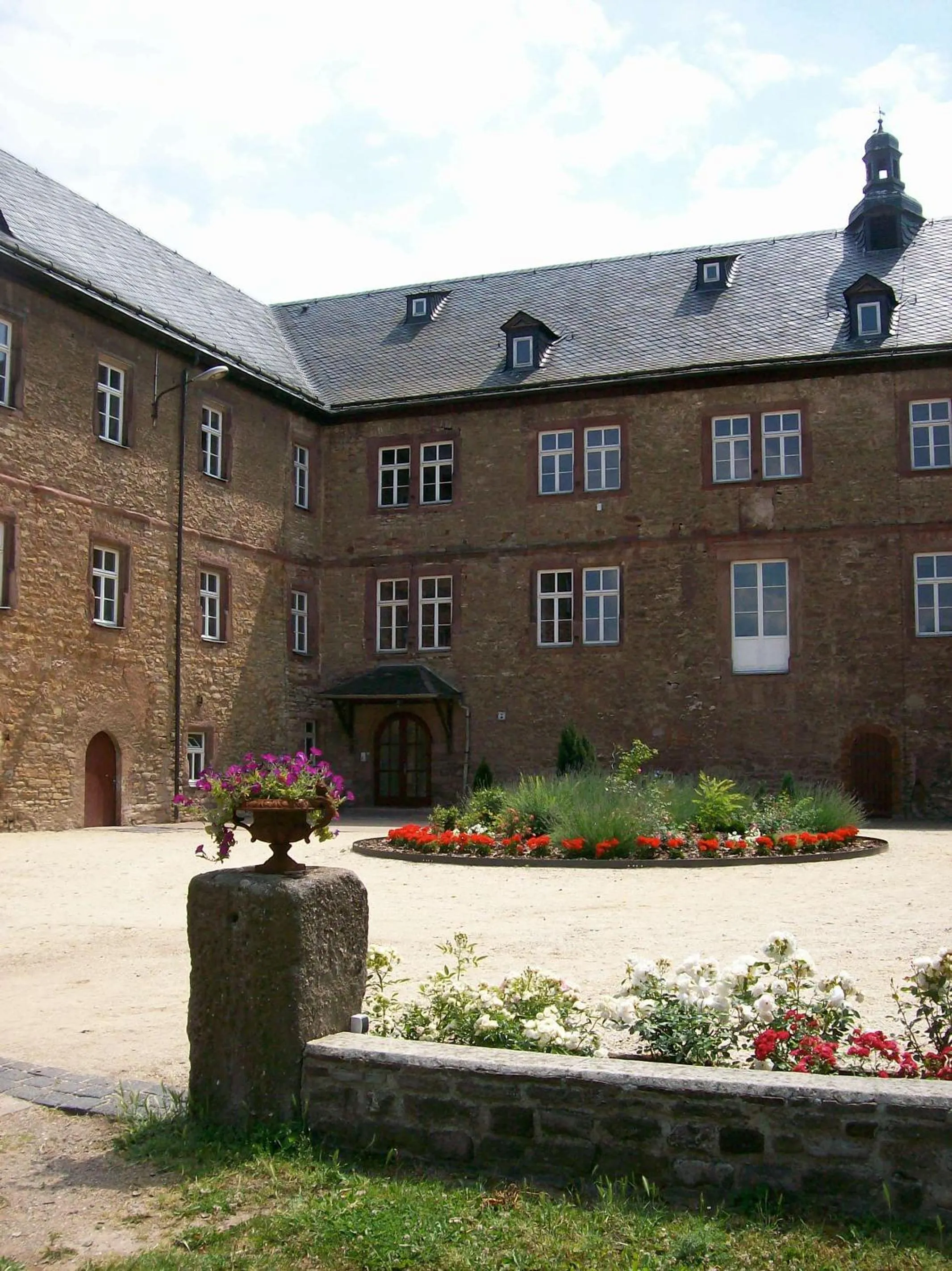 Facade/entrance in Schloss Hotel Wallhausen