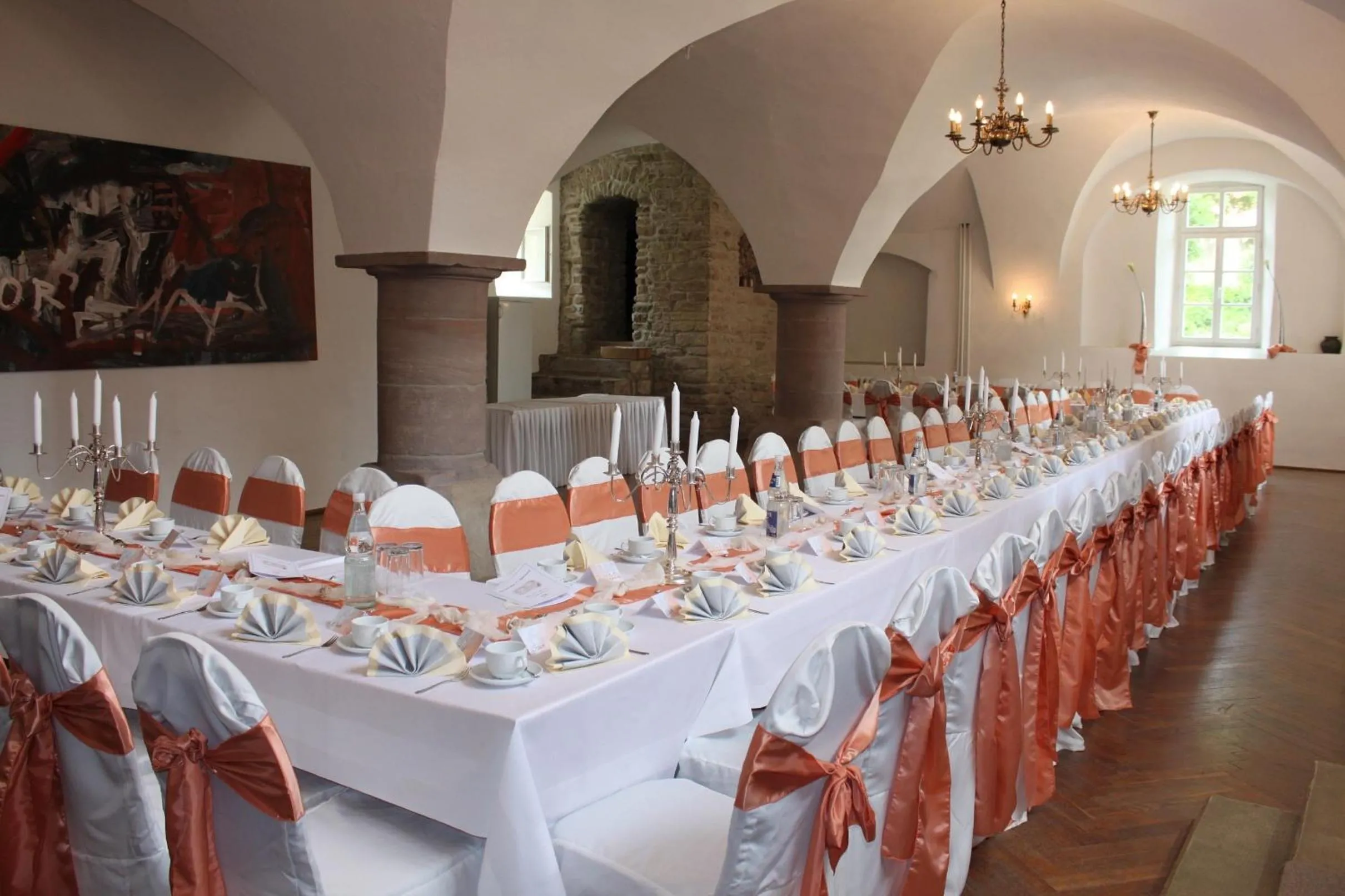 Restaurant/places to eat in Schloss Hotel Wallhausen