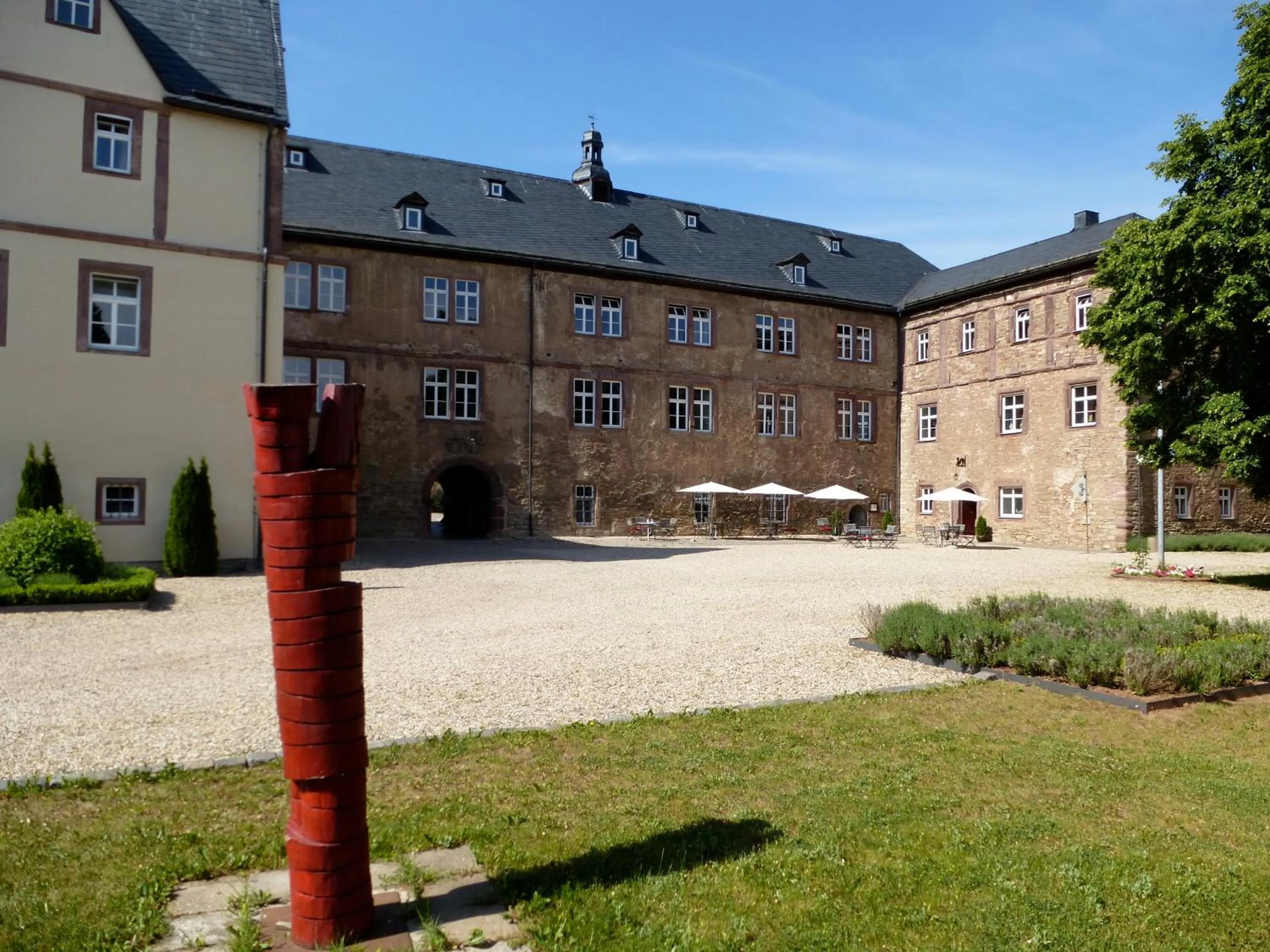 Facade/entrance in Schloss Hotel Wallhausen
