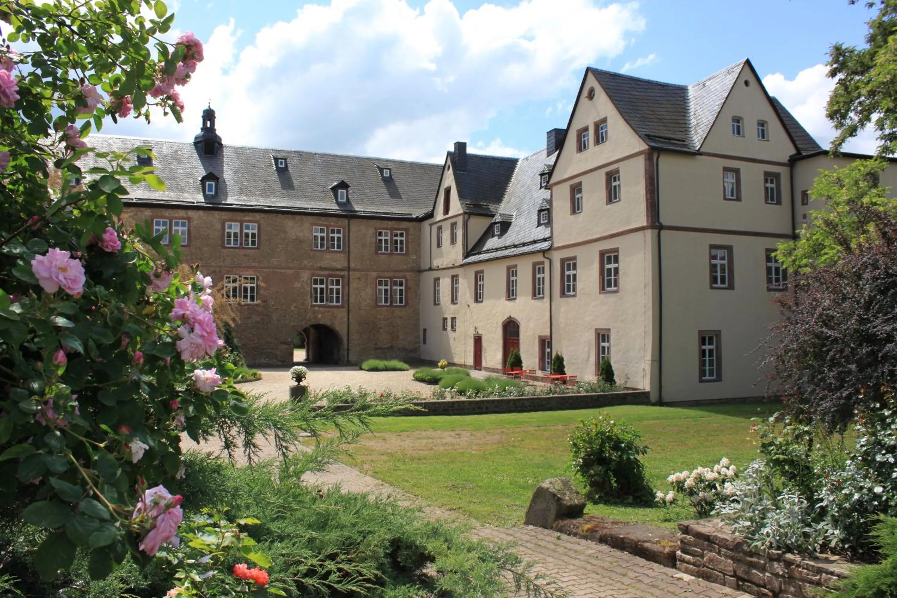 Facade/entrance in Schloss Hotel Wallhausen