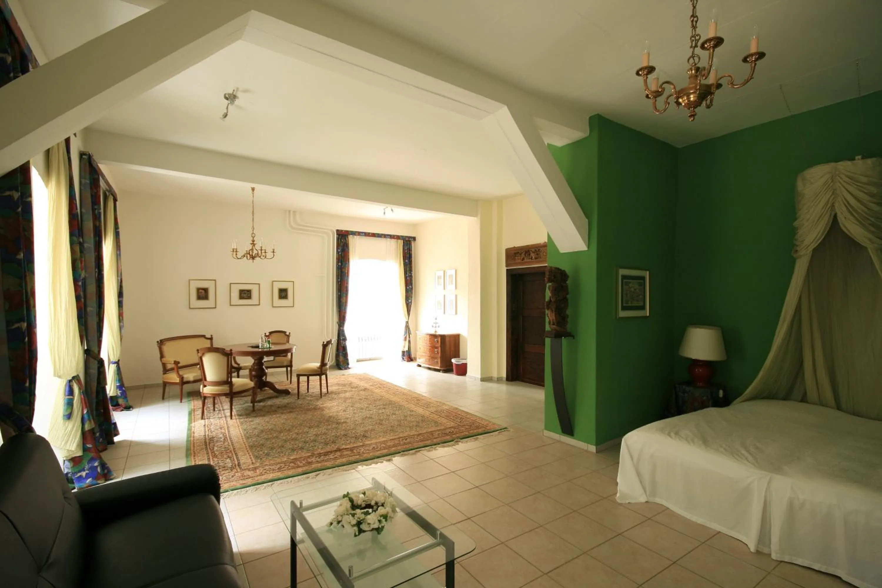 Photo of the whole room, Bed in Schloss Hotel Wallhausen