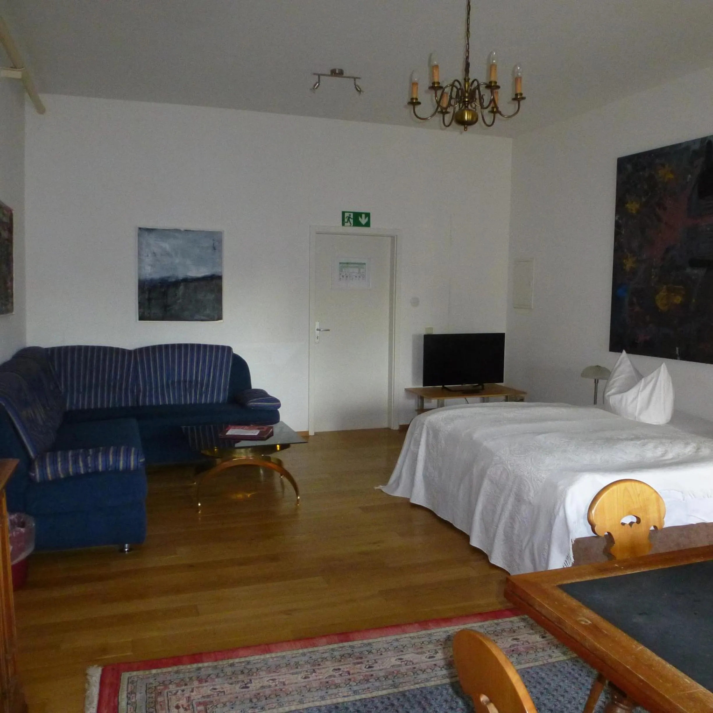 Seating area, Bed in Schloss Hotel Wallhausen