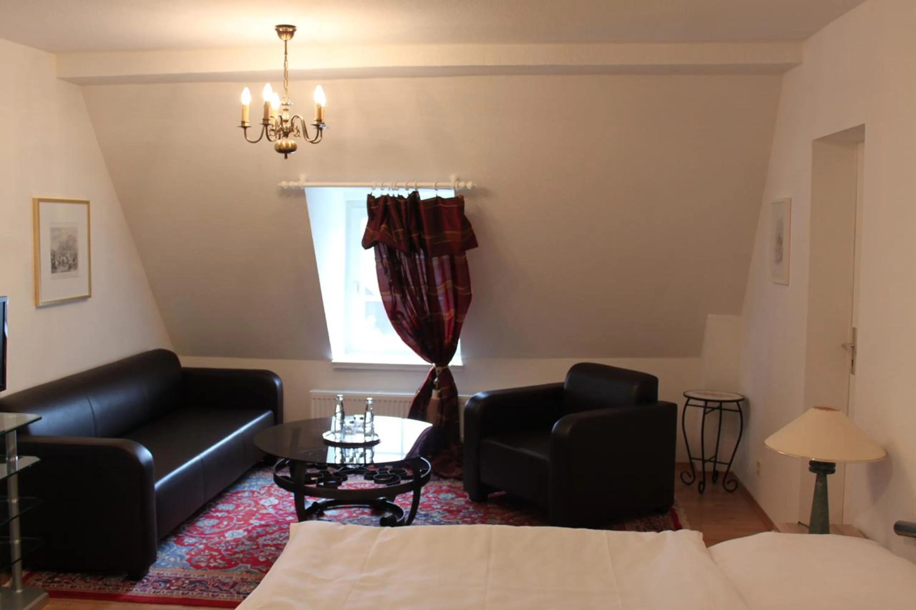 Photo of the whole room, Bed in Schloss Hotel Wallhausen