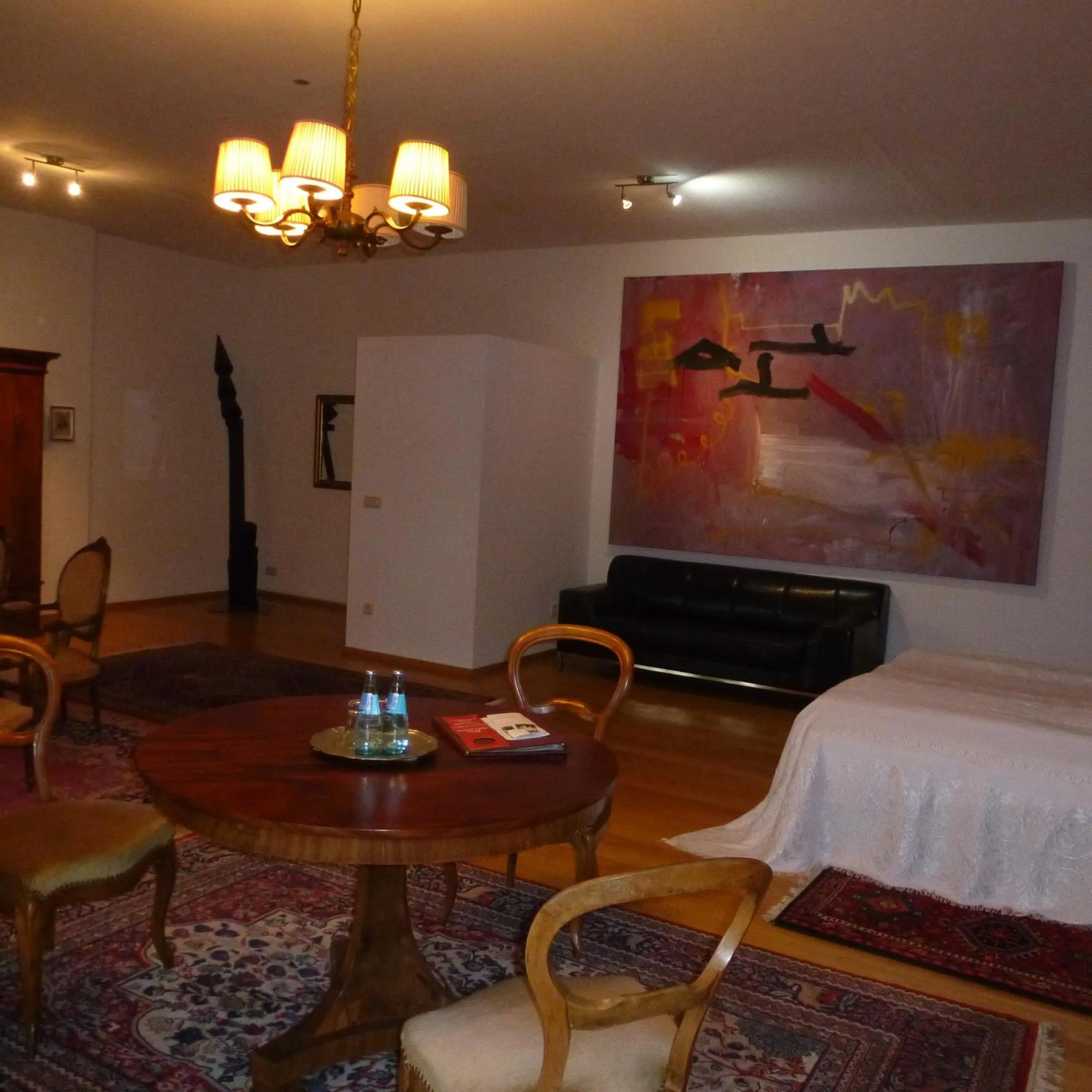 Seating area, Bed in Schloss Hotel Wallhausen