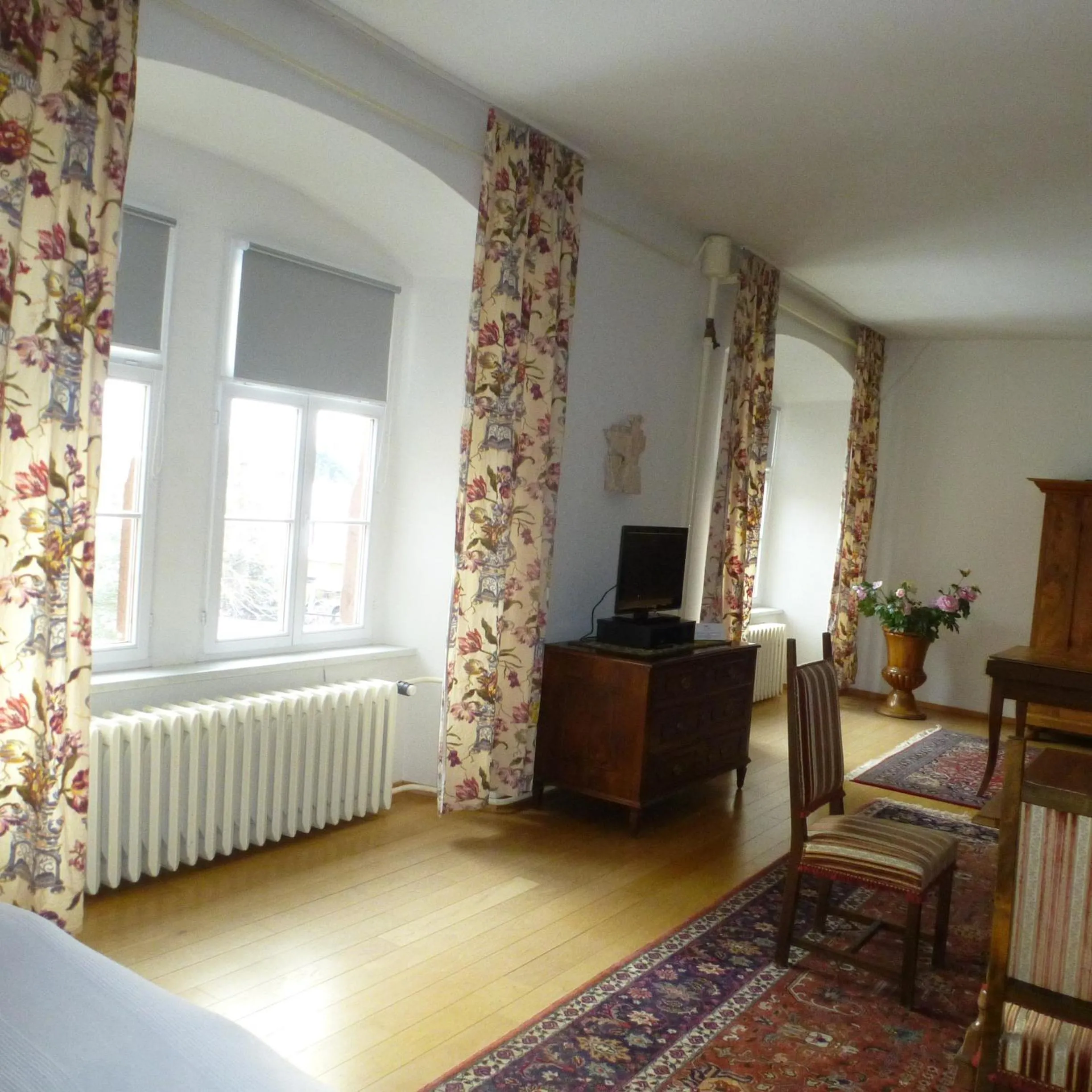 Seating area, Bed in Schloss Hotel Wallhausen