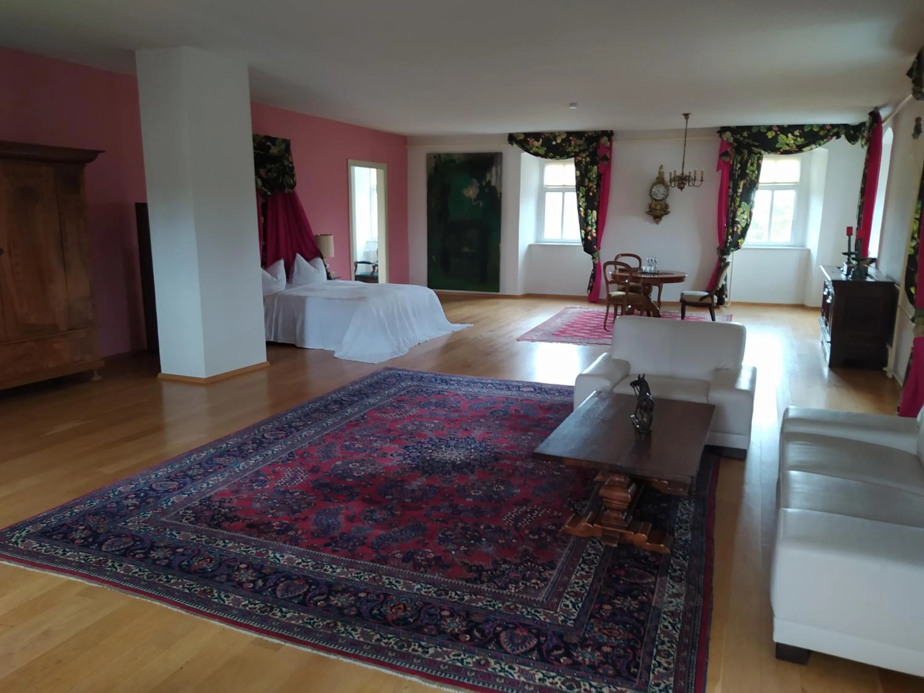 Photo of the whole room, Bed in Schloss Hotel Wallhausen