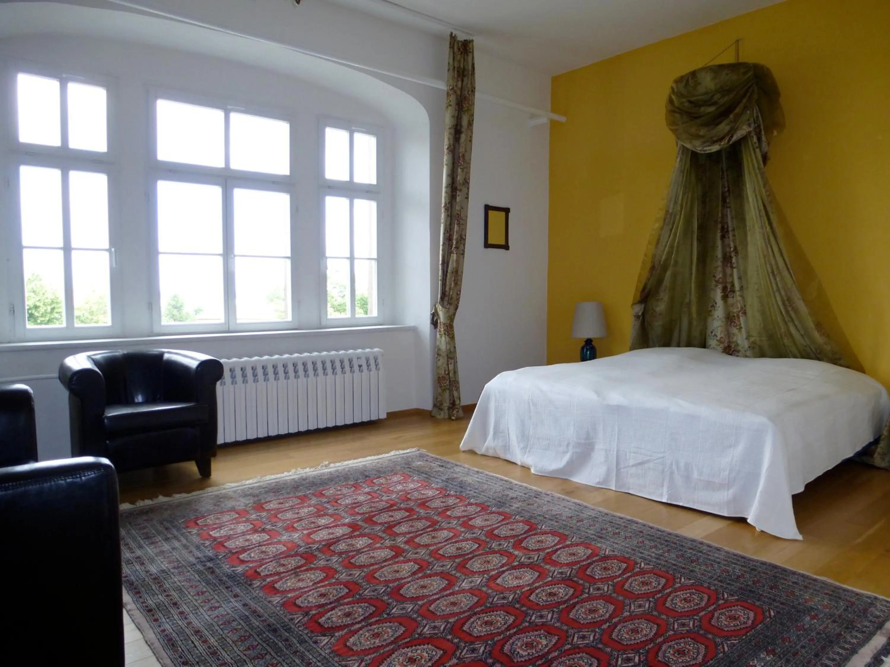 Photo of the whole room, Bed in Schloss Hotel Wallhausen