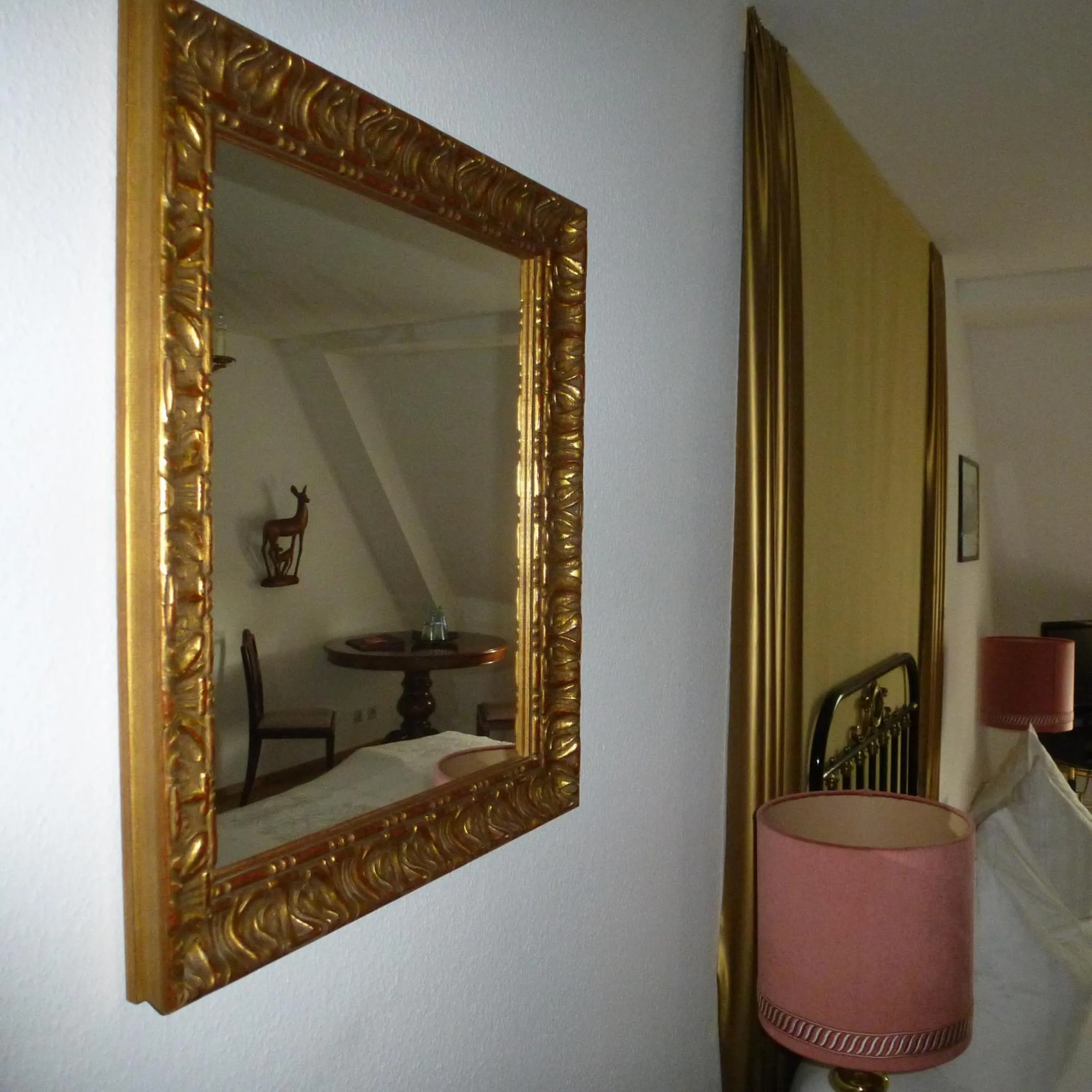 Photo of the whole room, Bed in Schloss Hotel Wallhausen