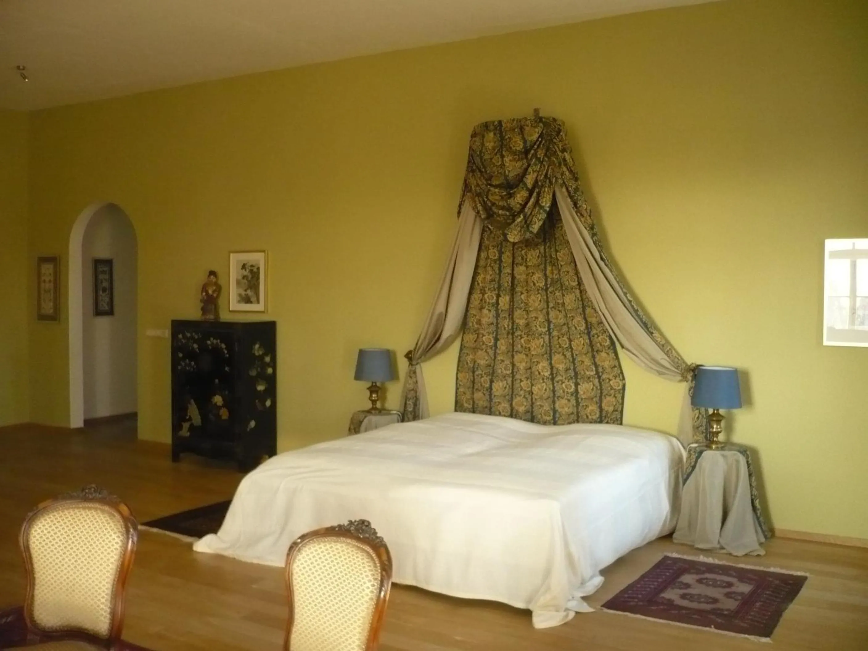 Decorative detail, Bed in Schloss Hotel Wallhausen