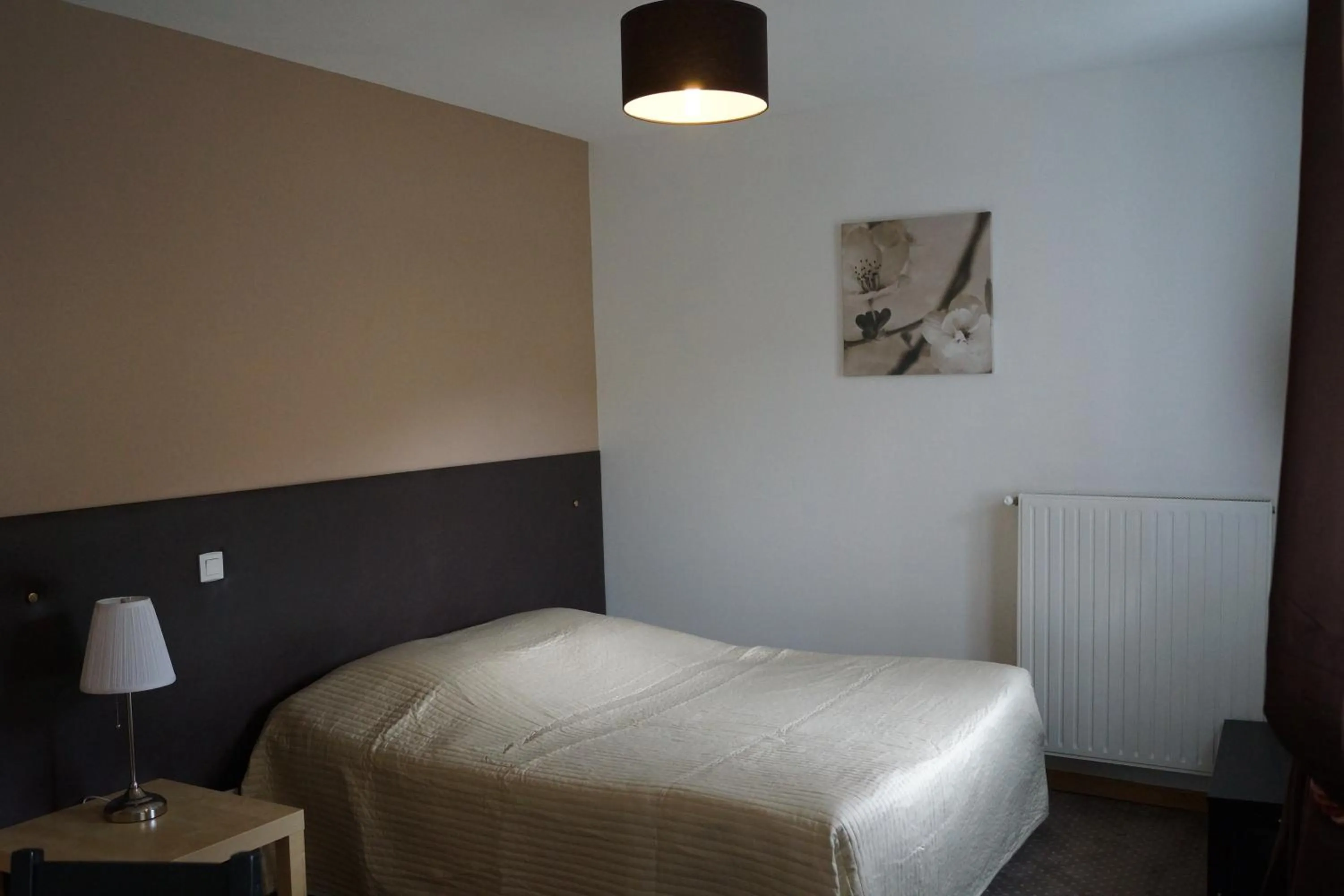 Photo of the whole room, Bed in Hotel du Golf de Clécy