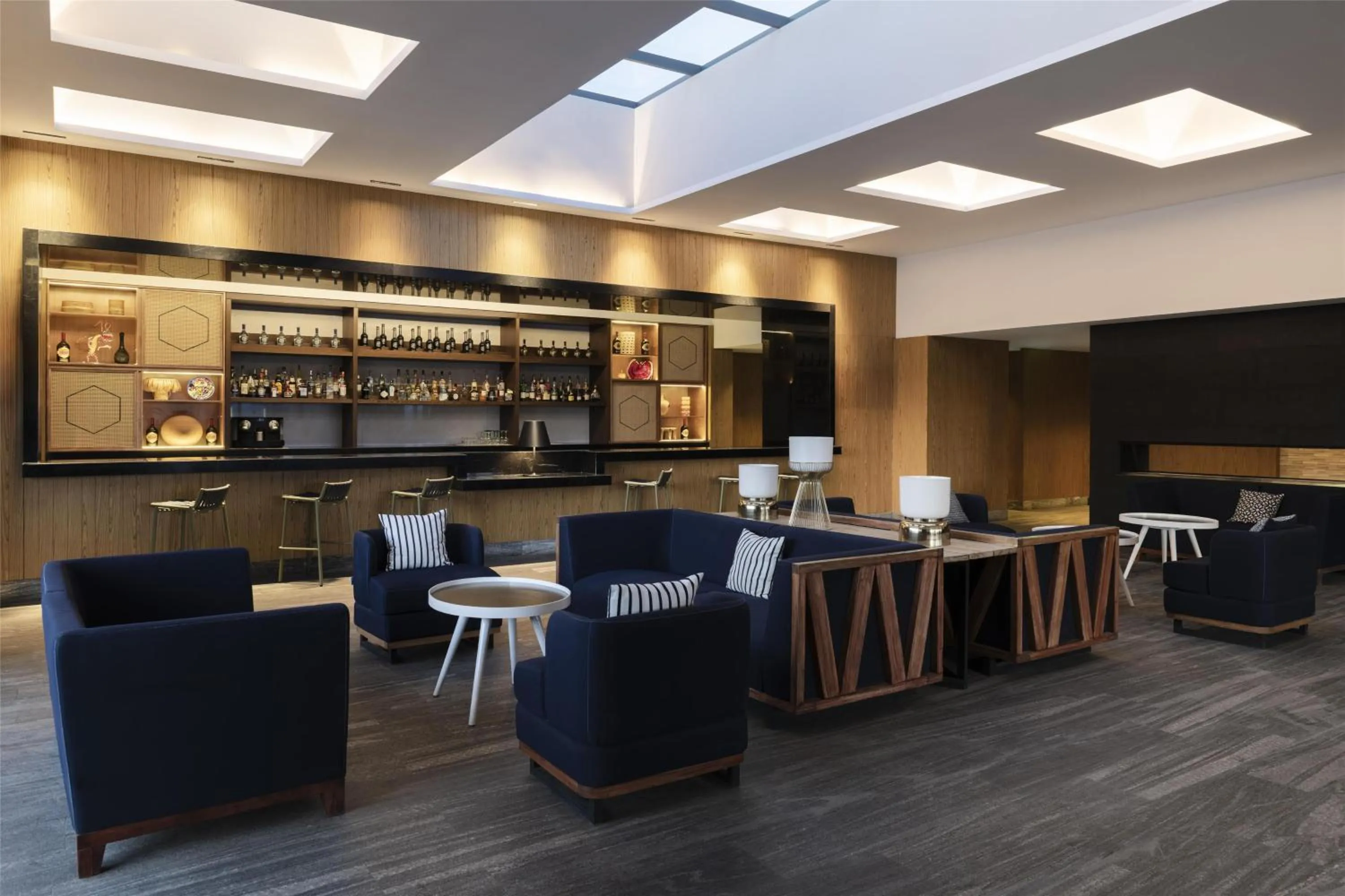 Lounge or bar in Hilton Guadalajara Midtown