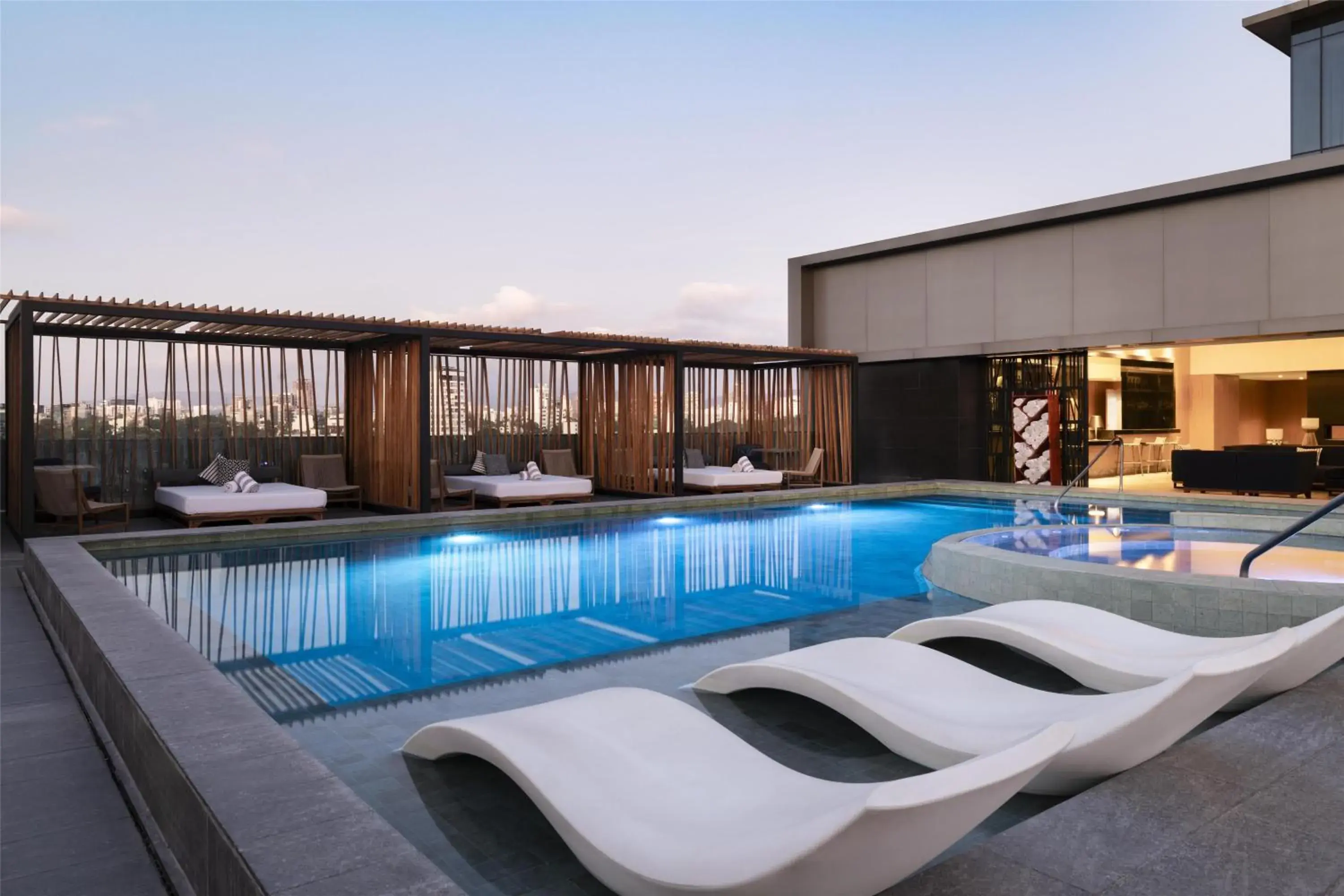 Pool view in Hilton Guadalajara Midtown Pool view in Hilton Guadalajara Midtown