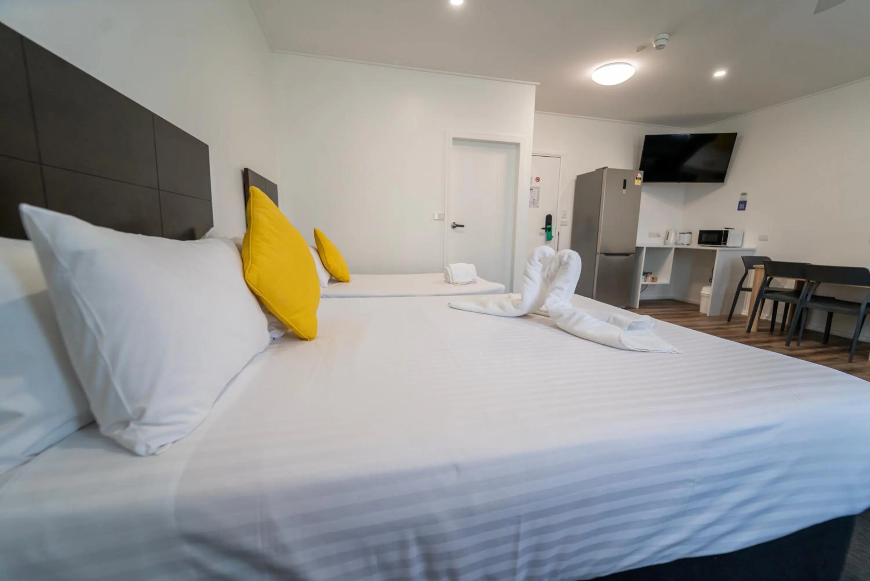 Photo of the whole room, Bed in Nowra Motor Inn