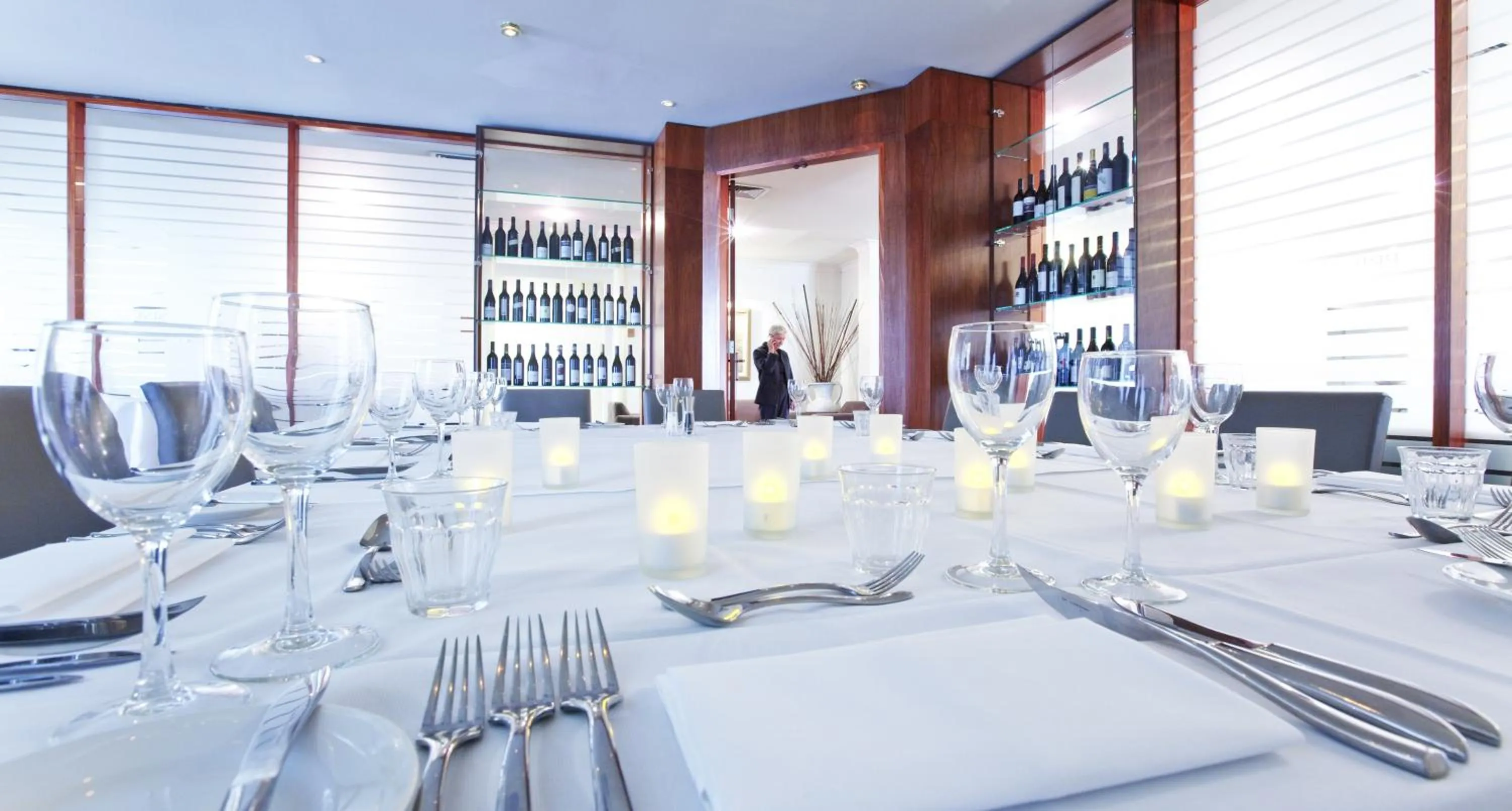 Restaurant/places to eat in Century Inn