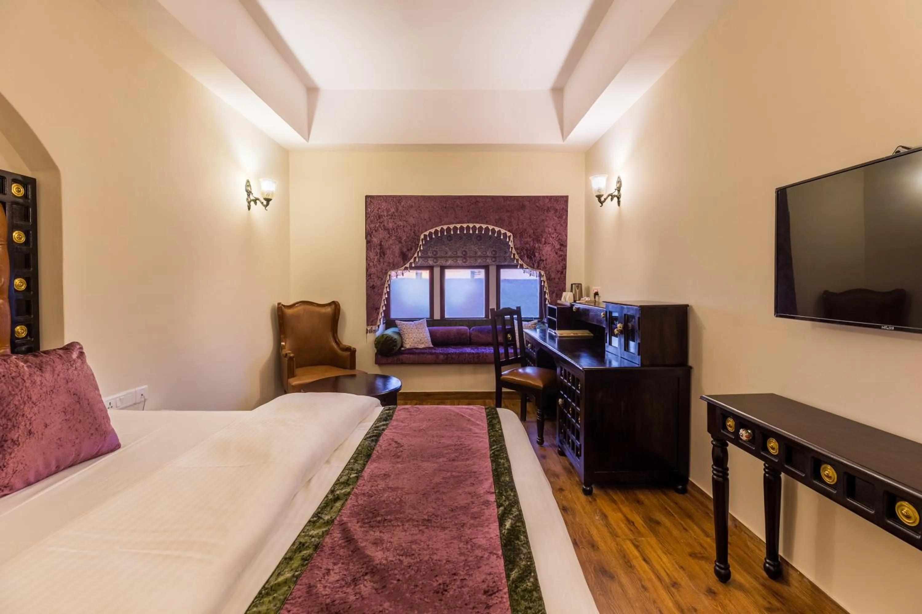Guests, Bed in Sairafort Sarovar Portico