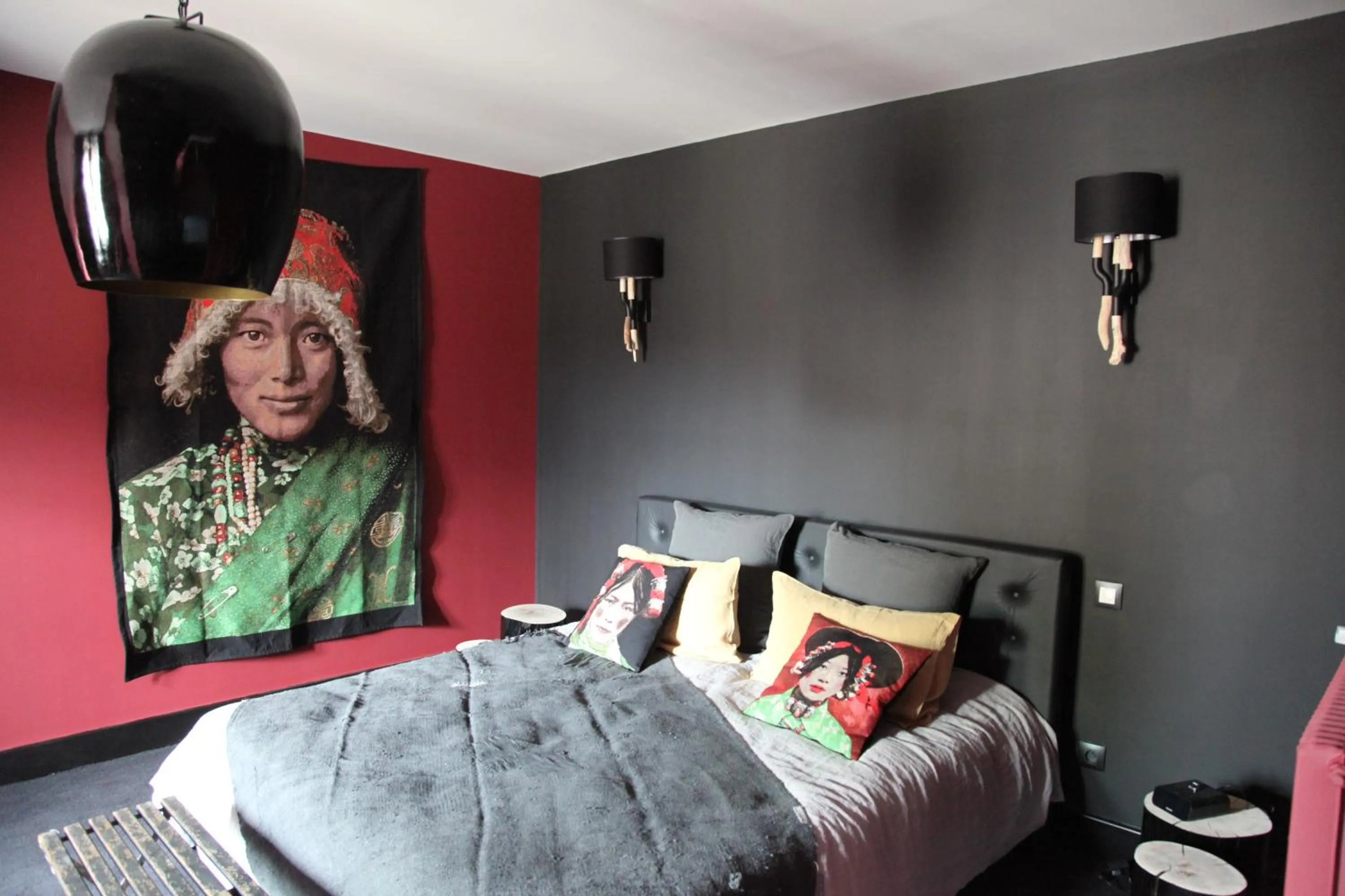 Bedroom in La Villa 1901