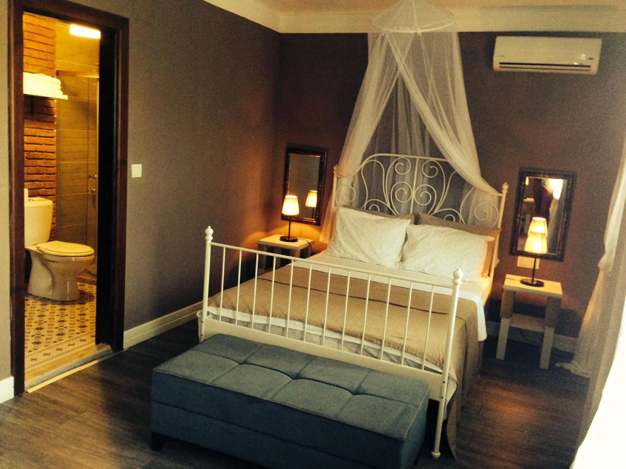Photo of the whole room, Bed in Han Boutique Hotel