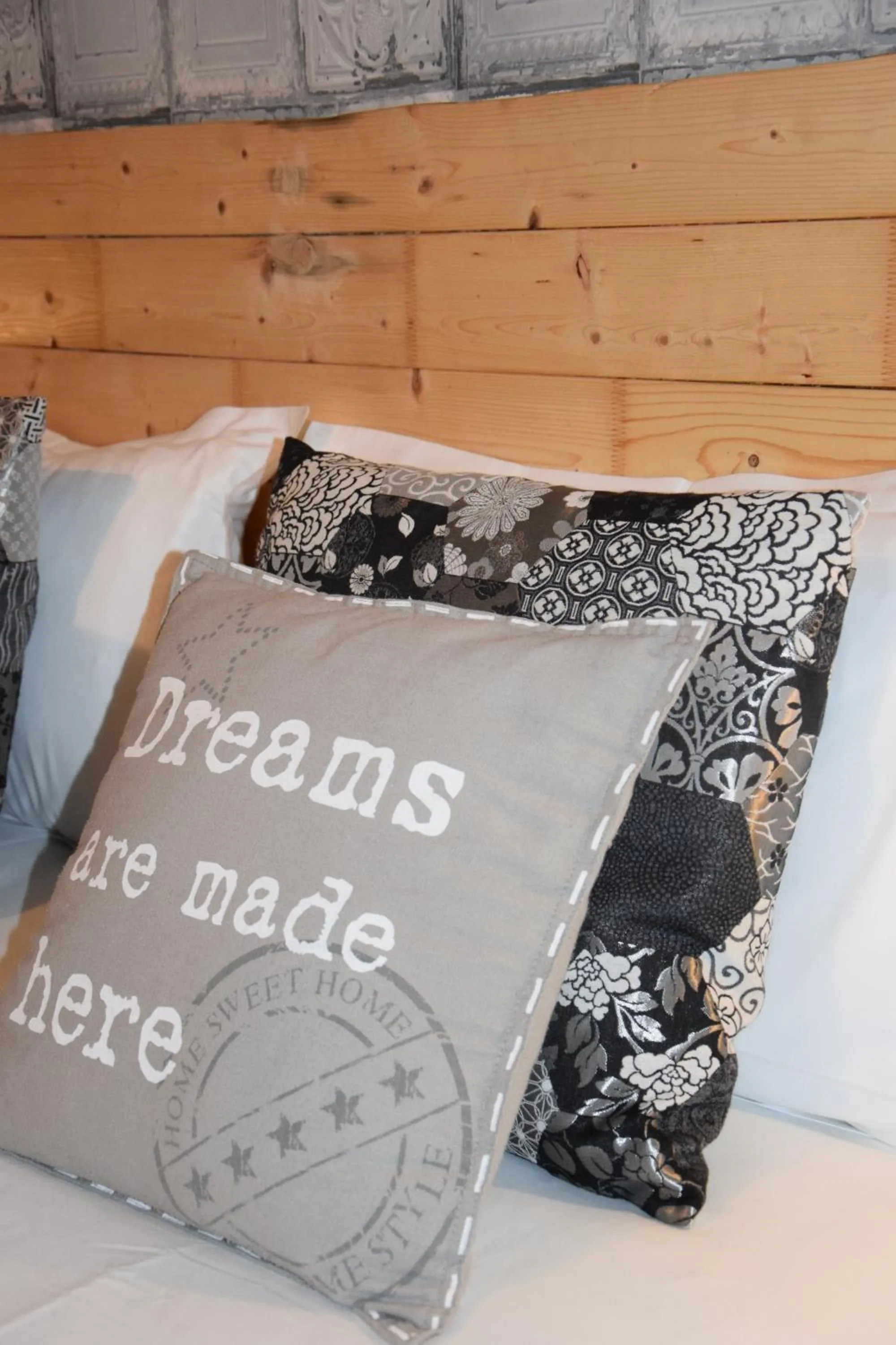 Decorative detail, Bed in Les Portes Du Hable