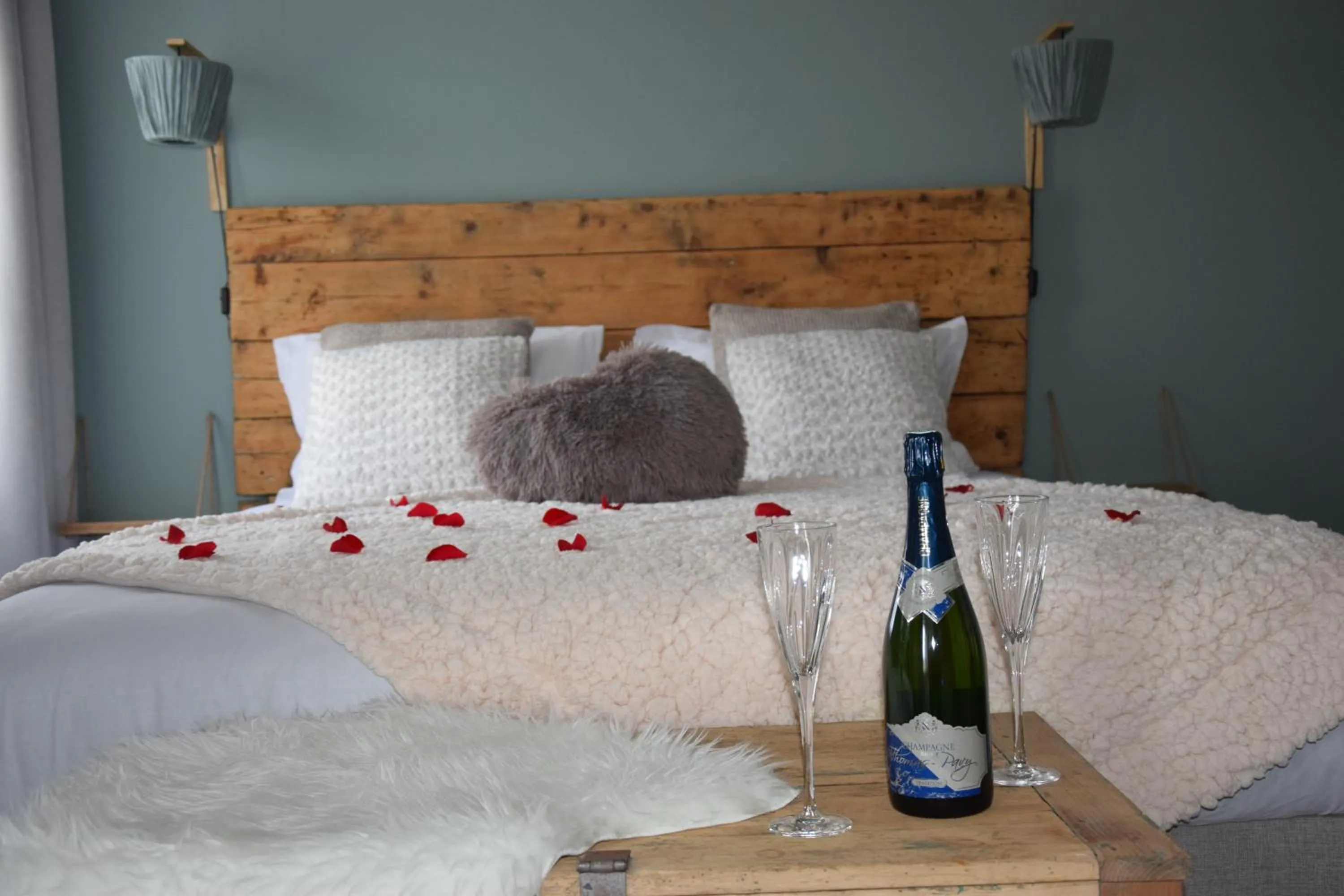 Decorative detail, Bed in Les Portes Du Hable