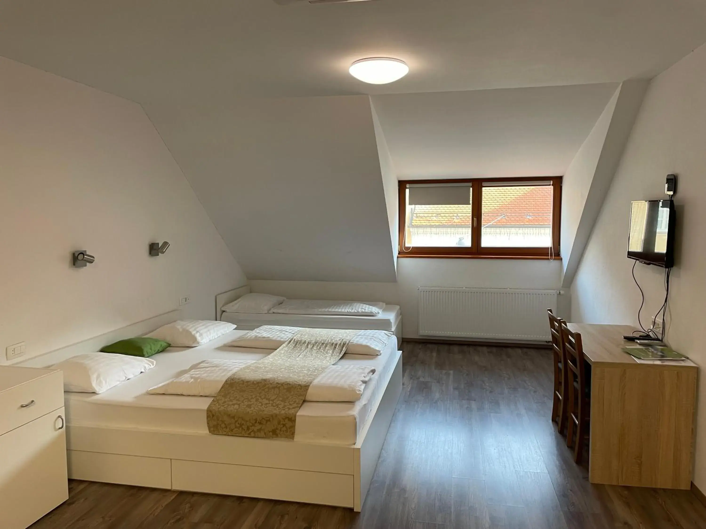 Luxury Triple Room in Guesthouse Stari Mayr Luxury Triple Room in Guesthouse Stari Mayr
