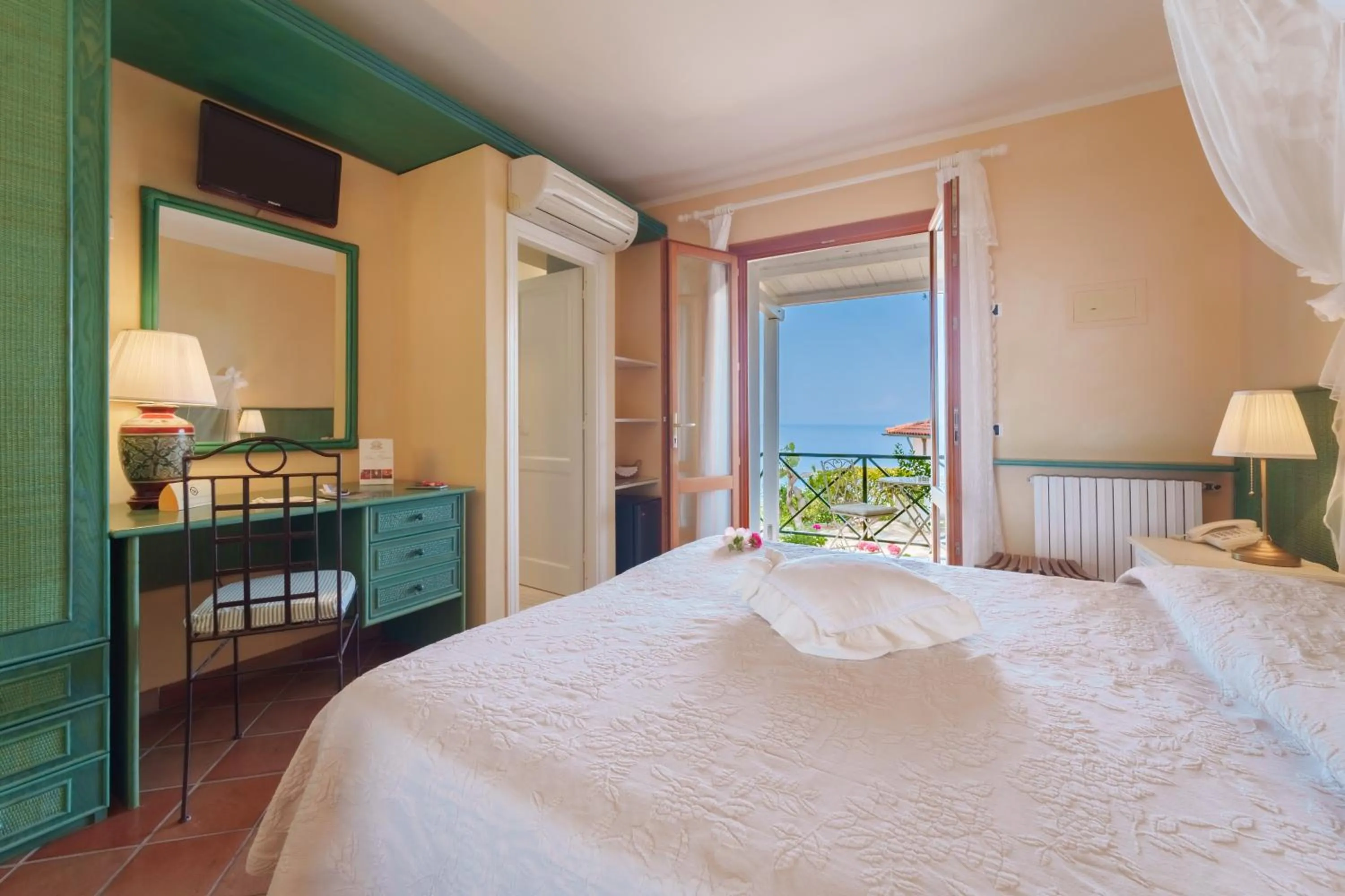 Bed in Hotel Gallo Nero