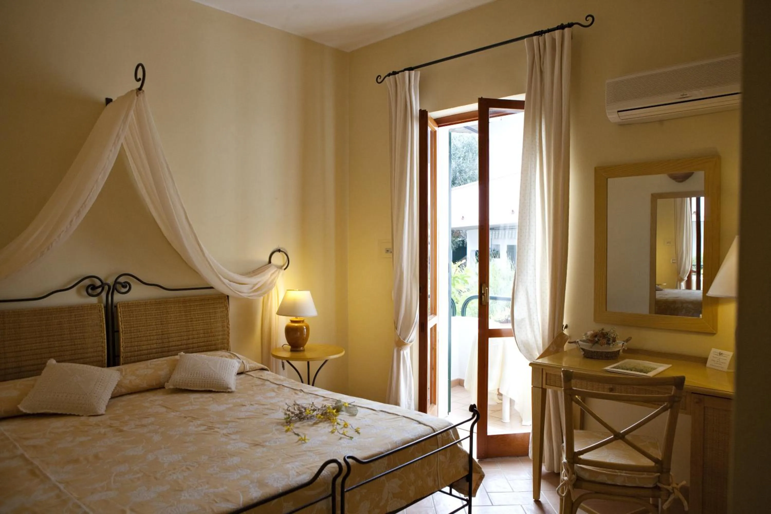 Day, Bed in Hotel Gallo Nero