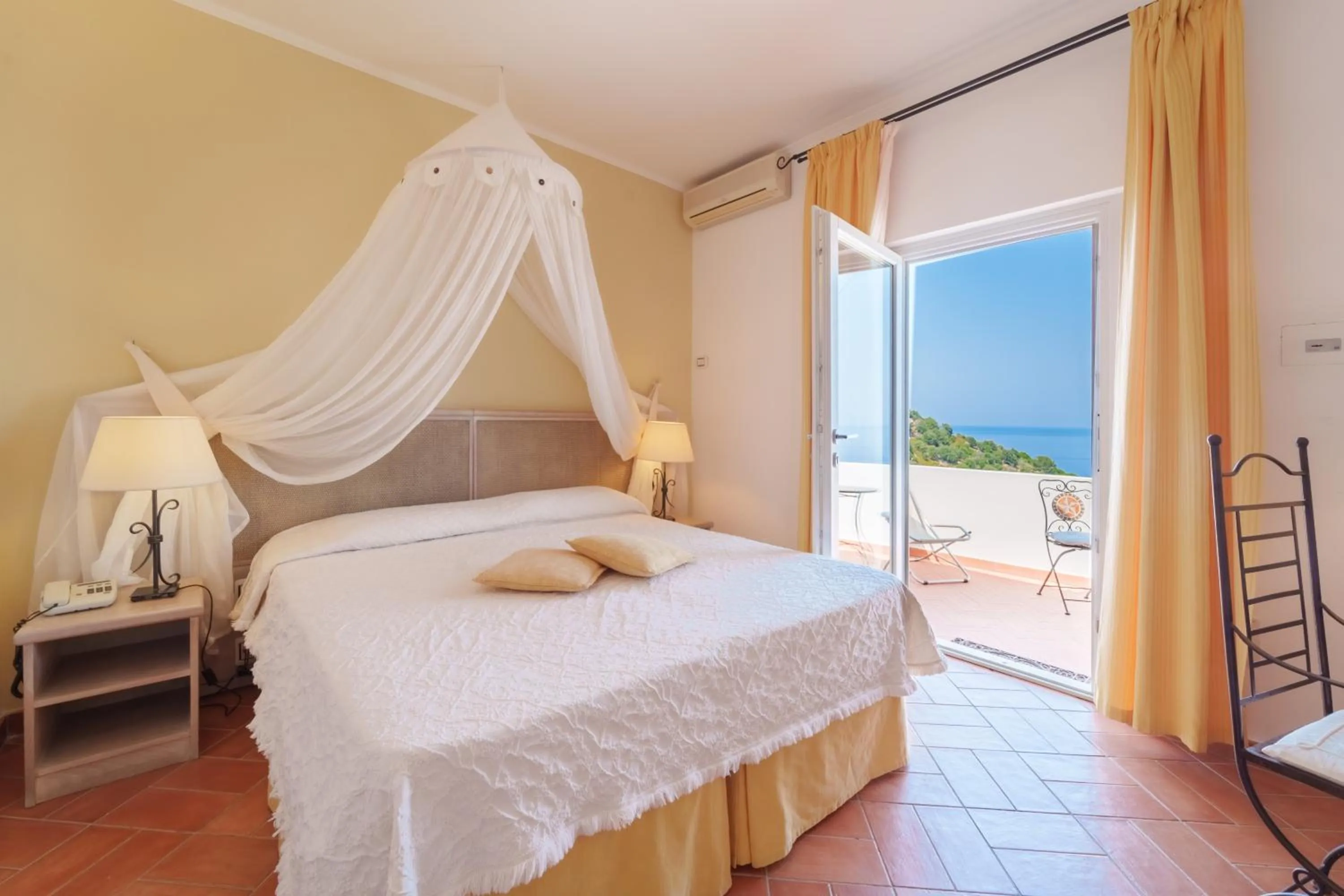 Bed in Hotel Gallo Nero